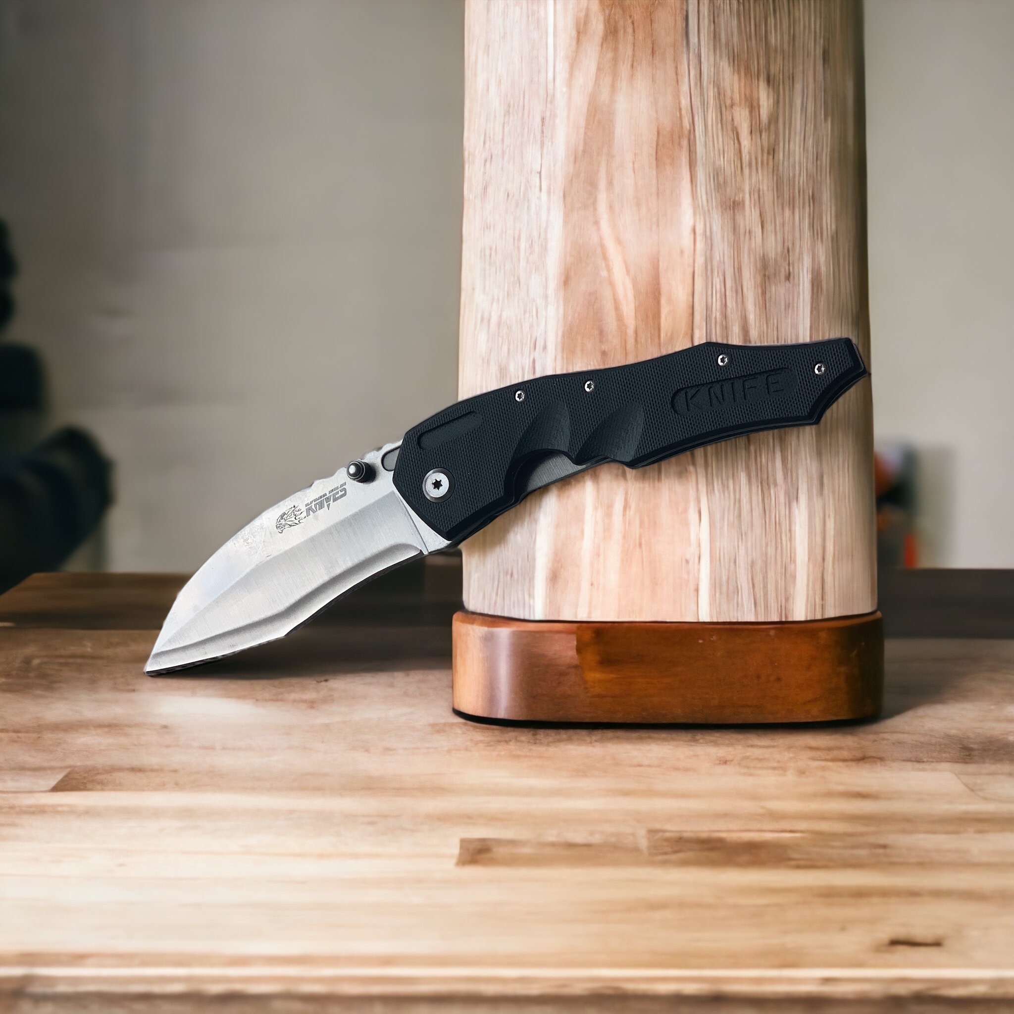 Масивен сгъваем джобен нож Knives с клипс и калъф SR598A