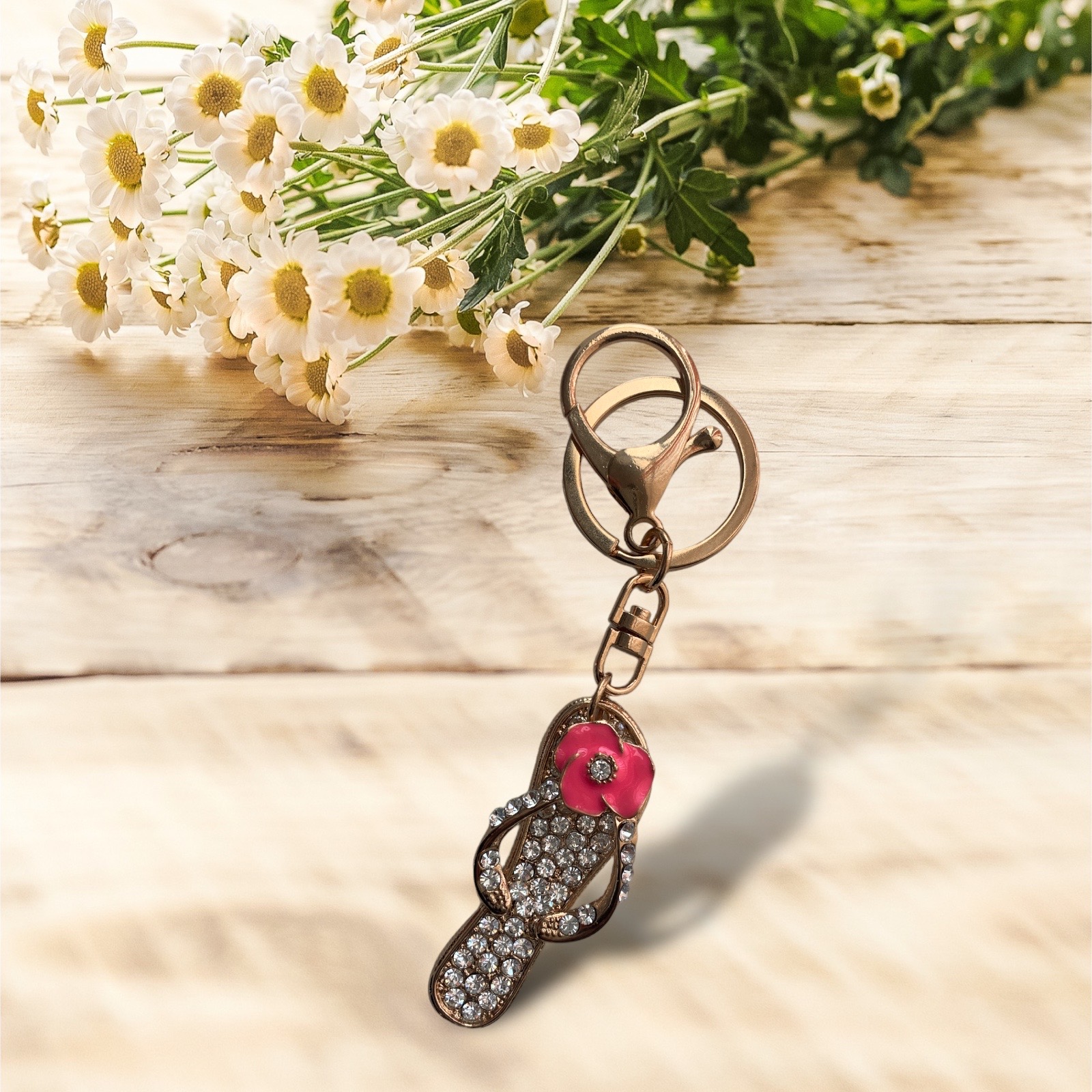 Дамски ключодържател чехъл с роза и камъчета