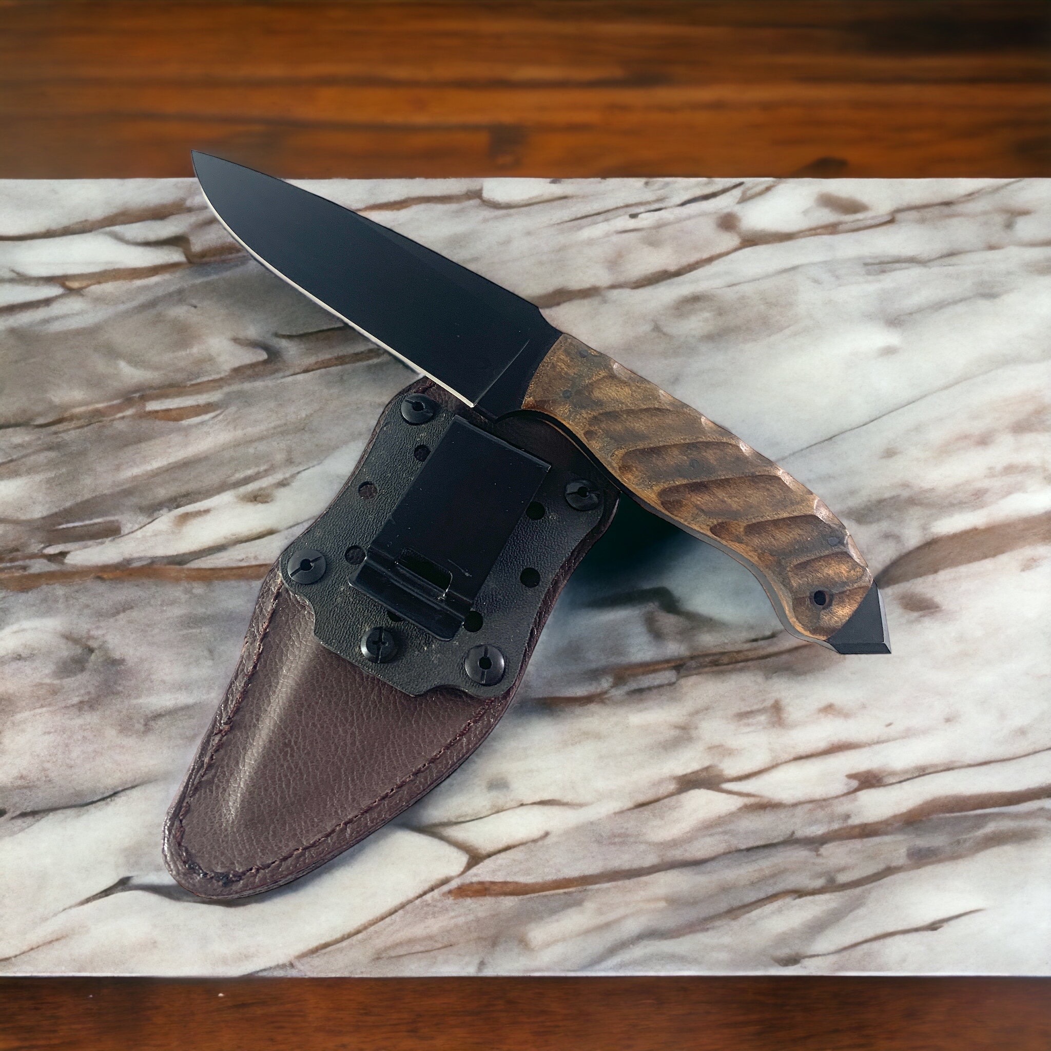 Ловен нож с кожен калъф фултанг с черно рефлекторно покритие Knives WK10