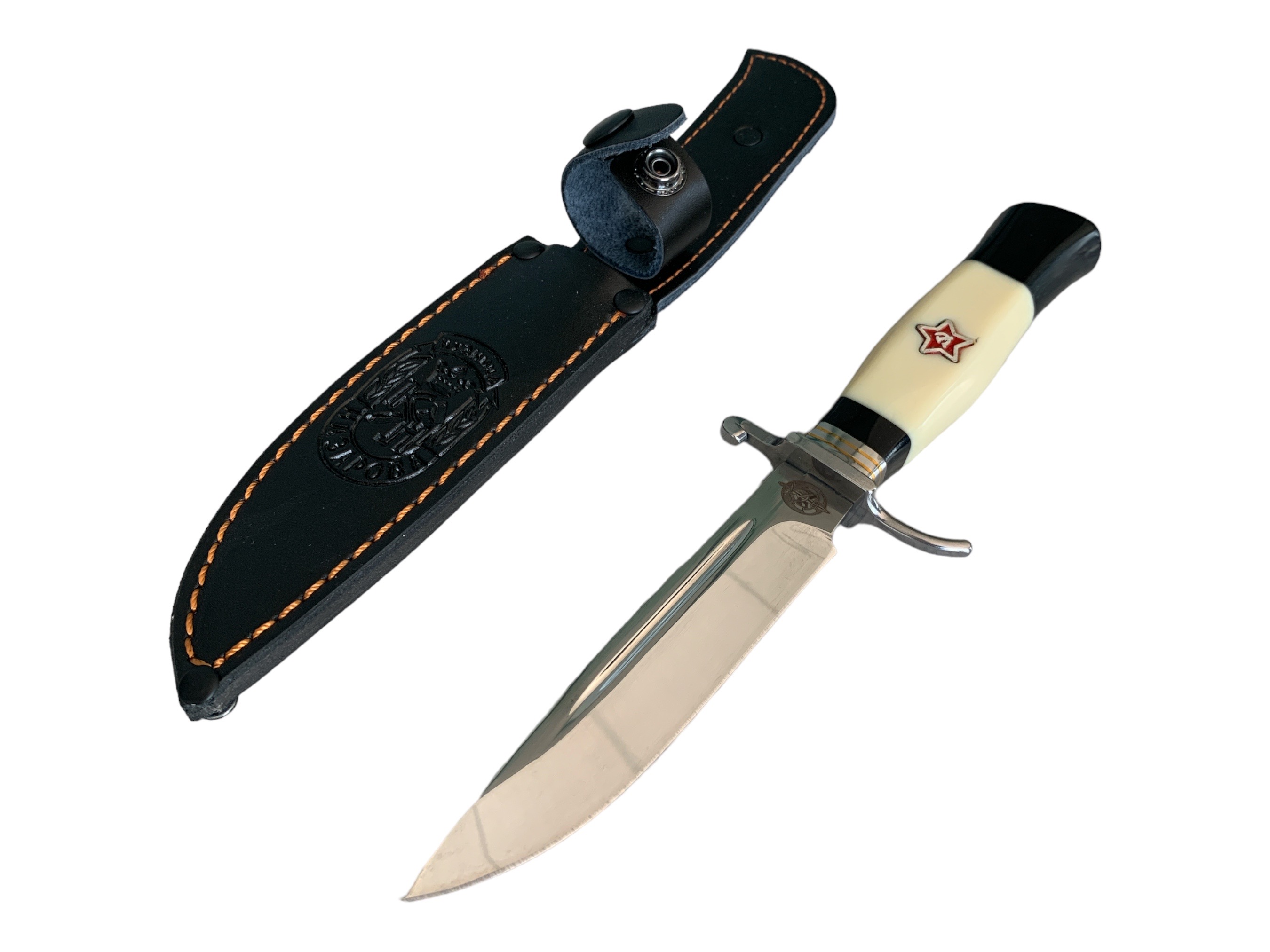 Надеждност и елегантност Нож с фиксирано острие Finka NKVD с кожена кания и стомана 95х18