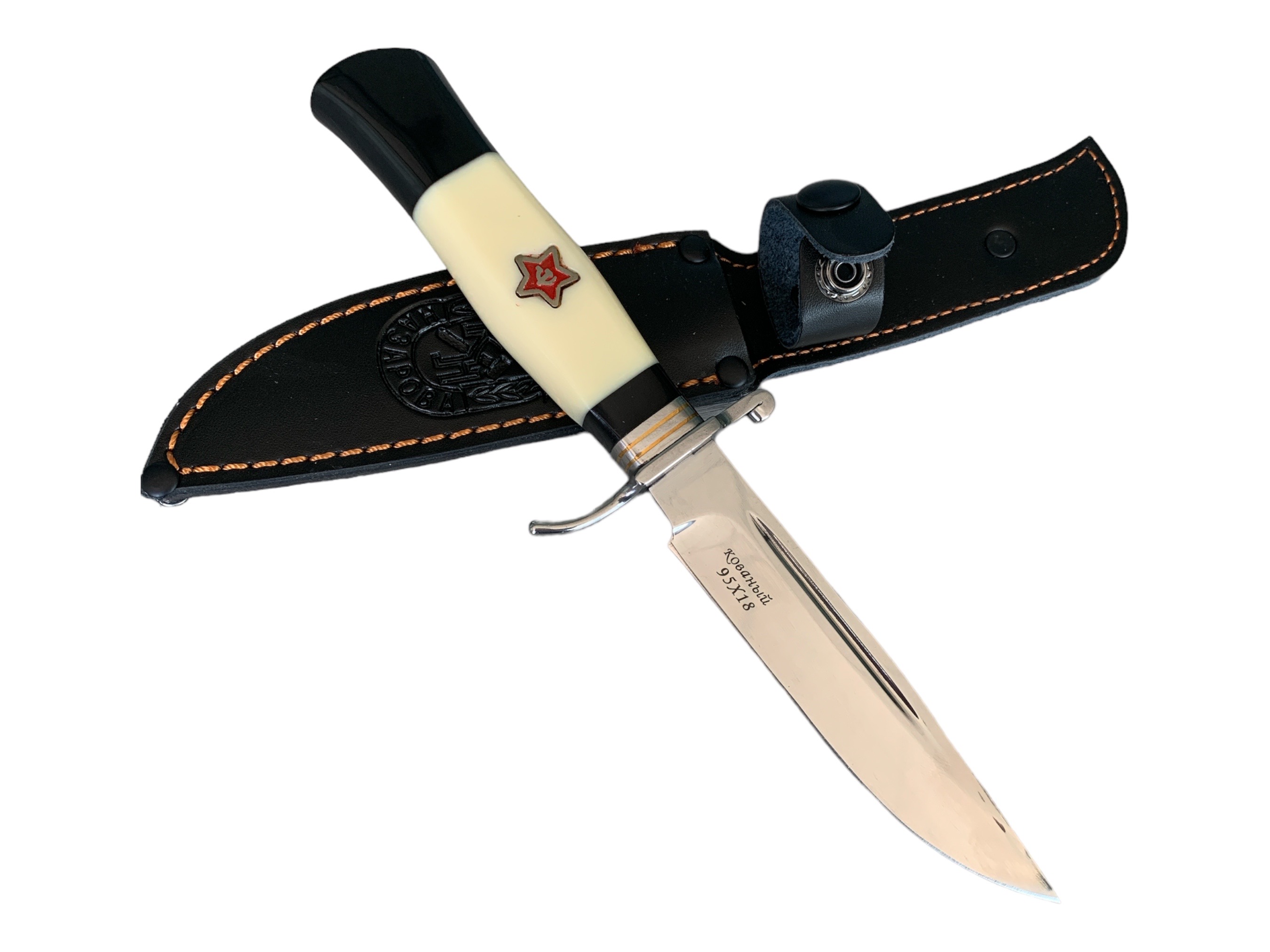 Надеждност и елегантност Нож с фиксирано острие Finka NKVD с кожена кания и стомана 95х18