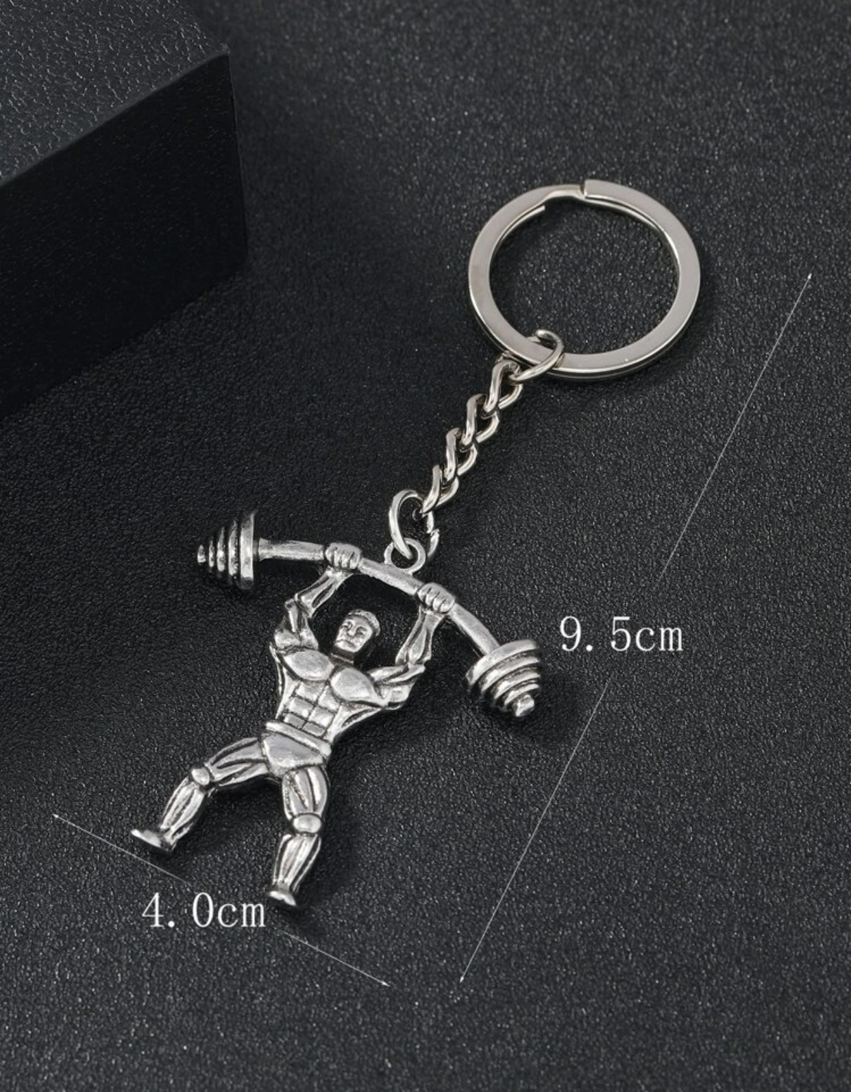 Сила и стил в един ключодържател Метален ключодържател с културист и щанга