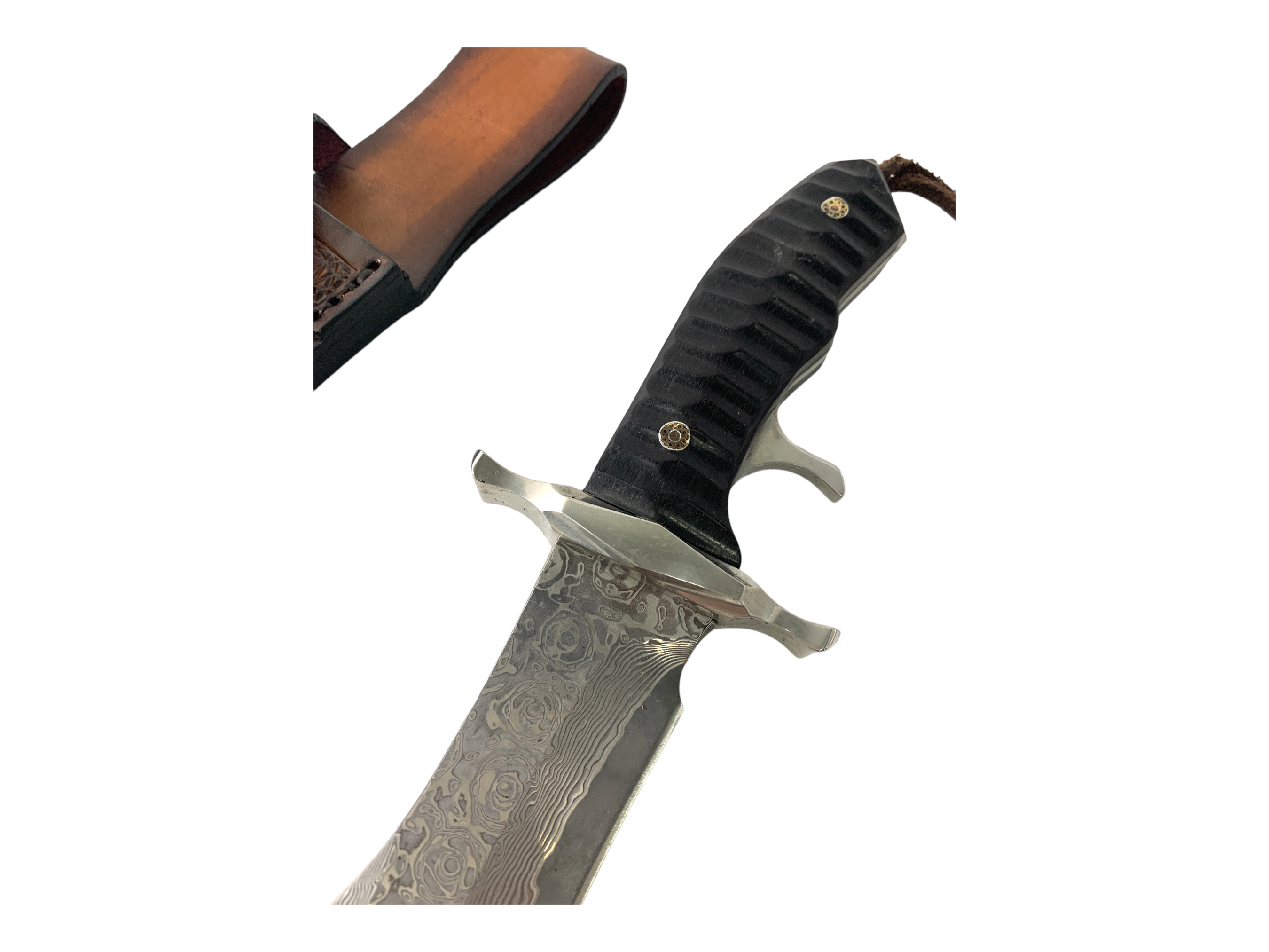 Ръчно изработен тактически нож с дамаска стомана и кожен калъф с мотив череп