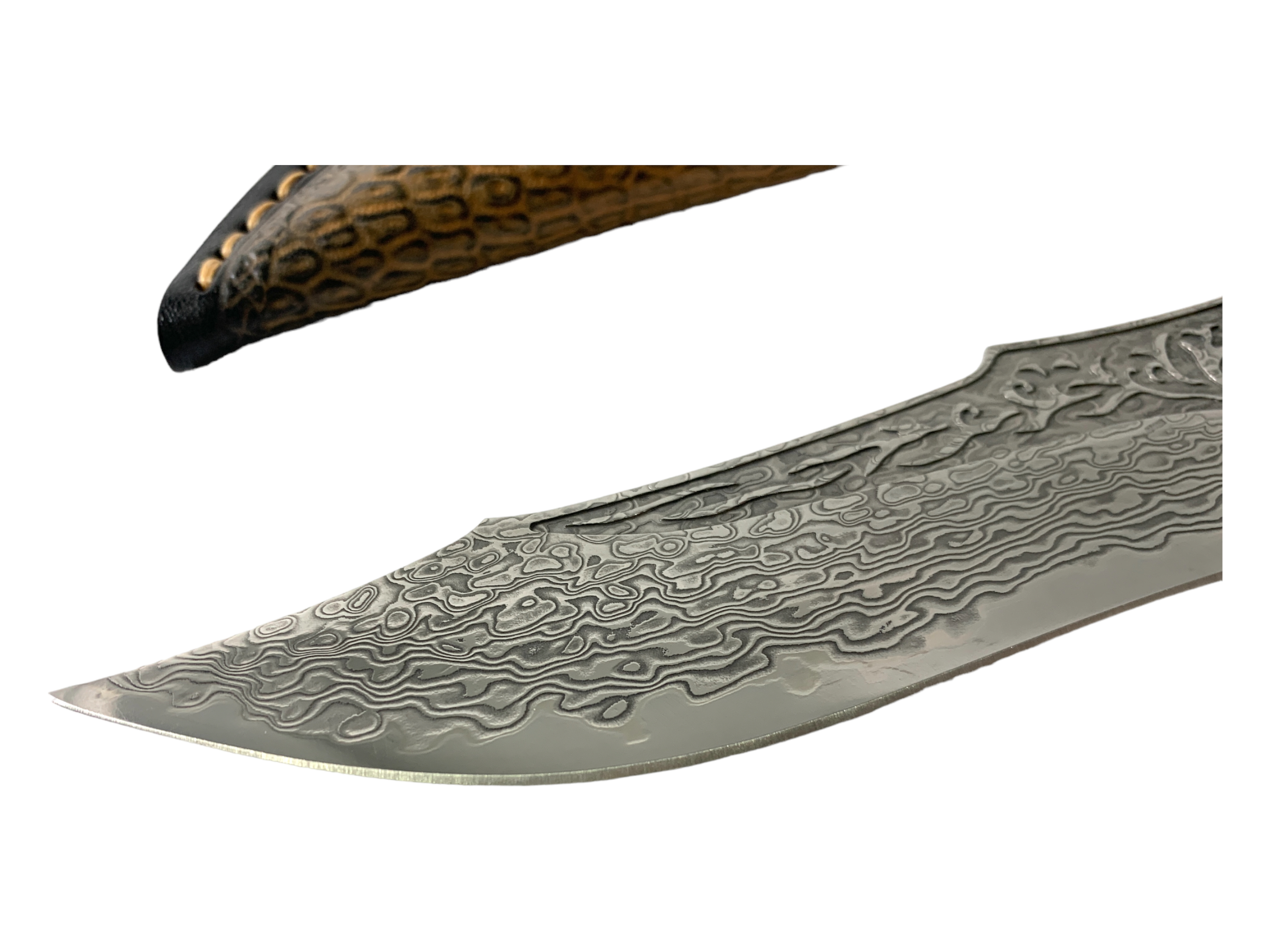 Ловен нож с дамаска стомана и украсен кожен калъф