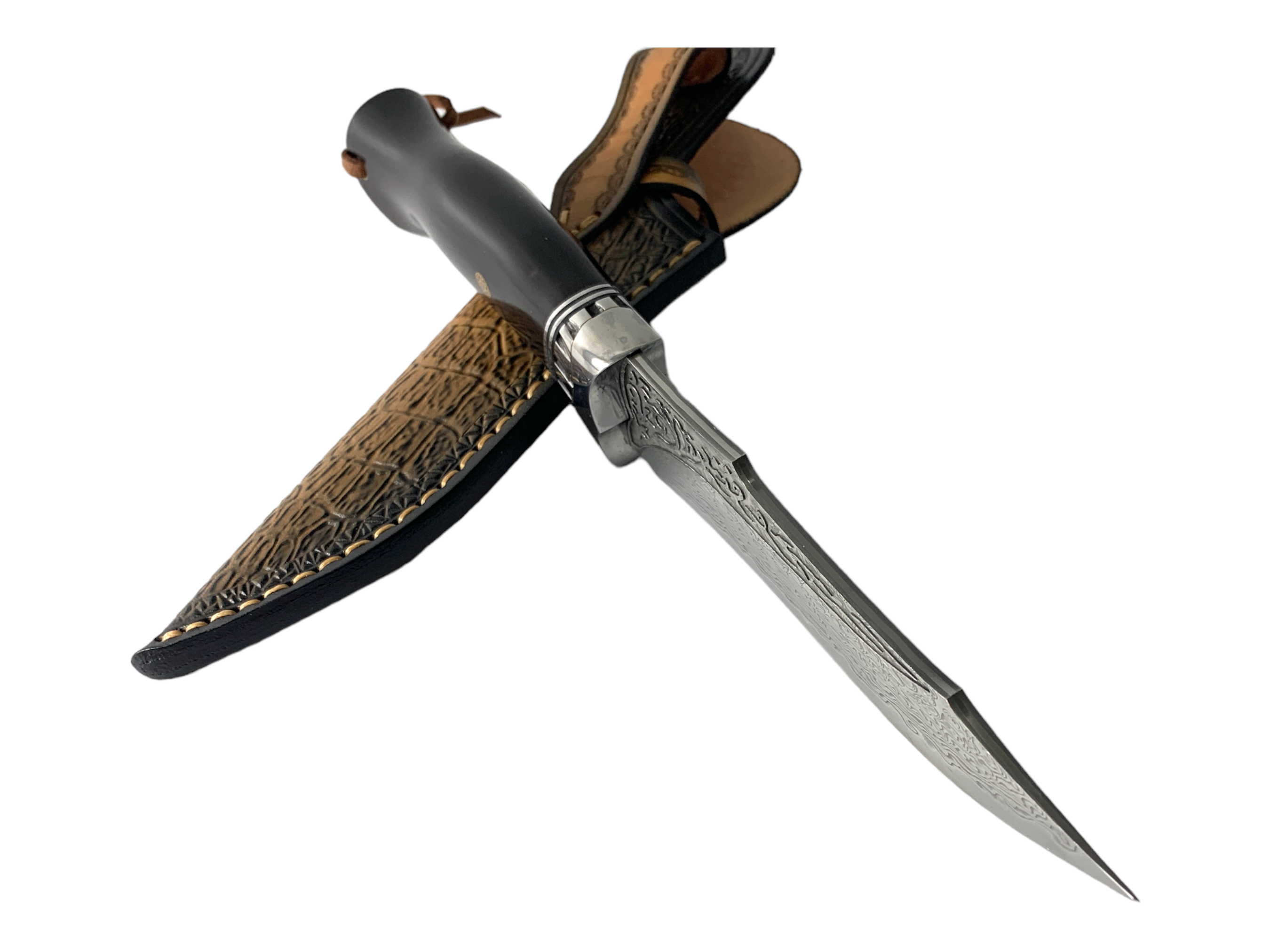 Ловен нож с дамаска стомана и украсен кожен калъф