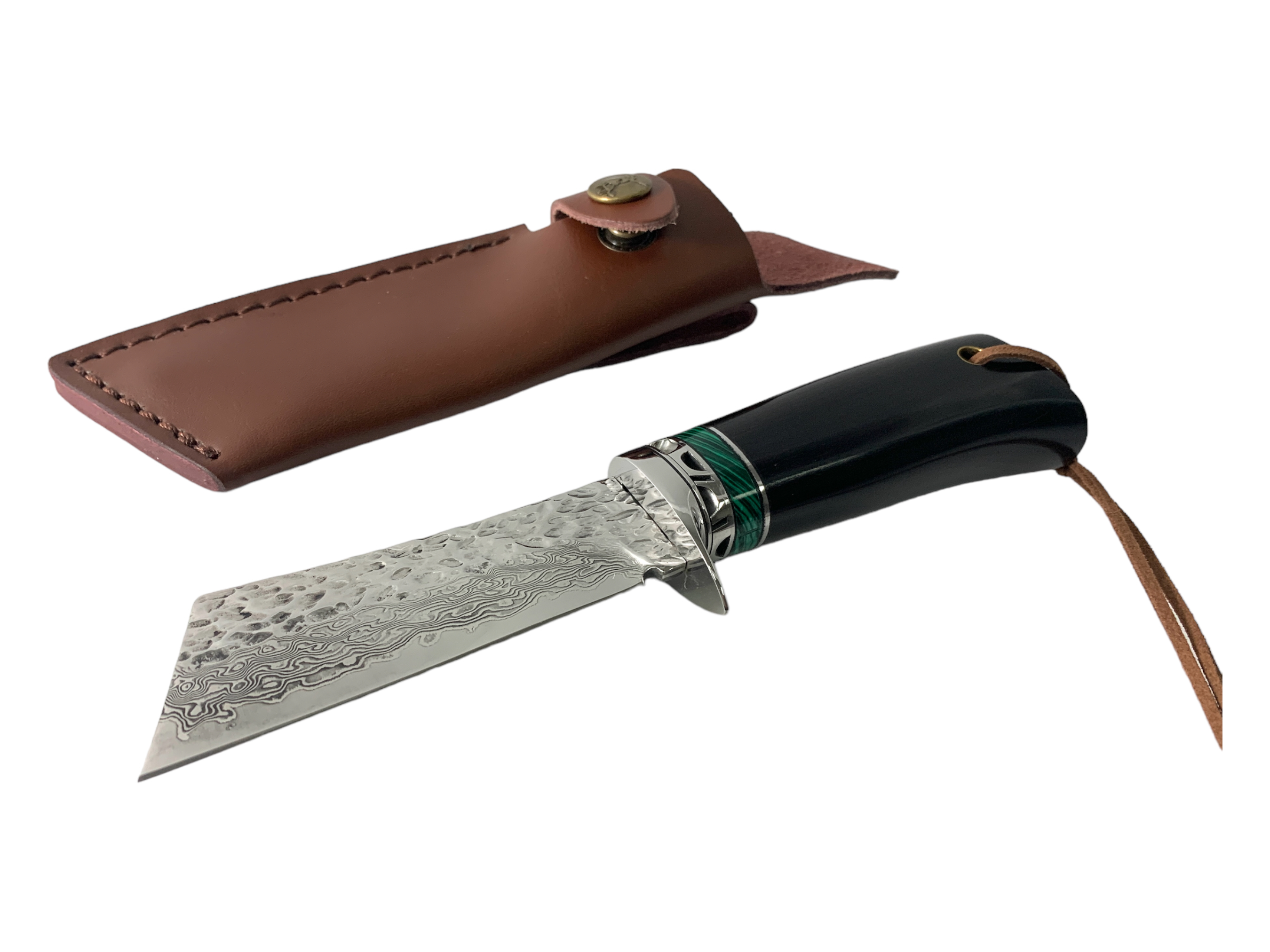 Качествен ловен нож с острие от дамаска стомана и елегантен кожен калъф