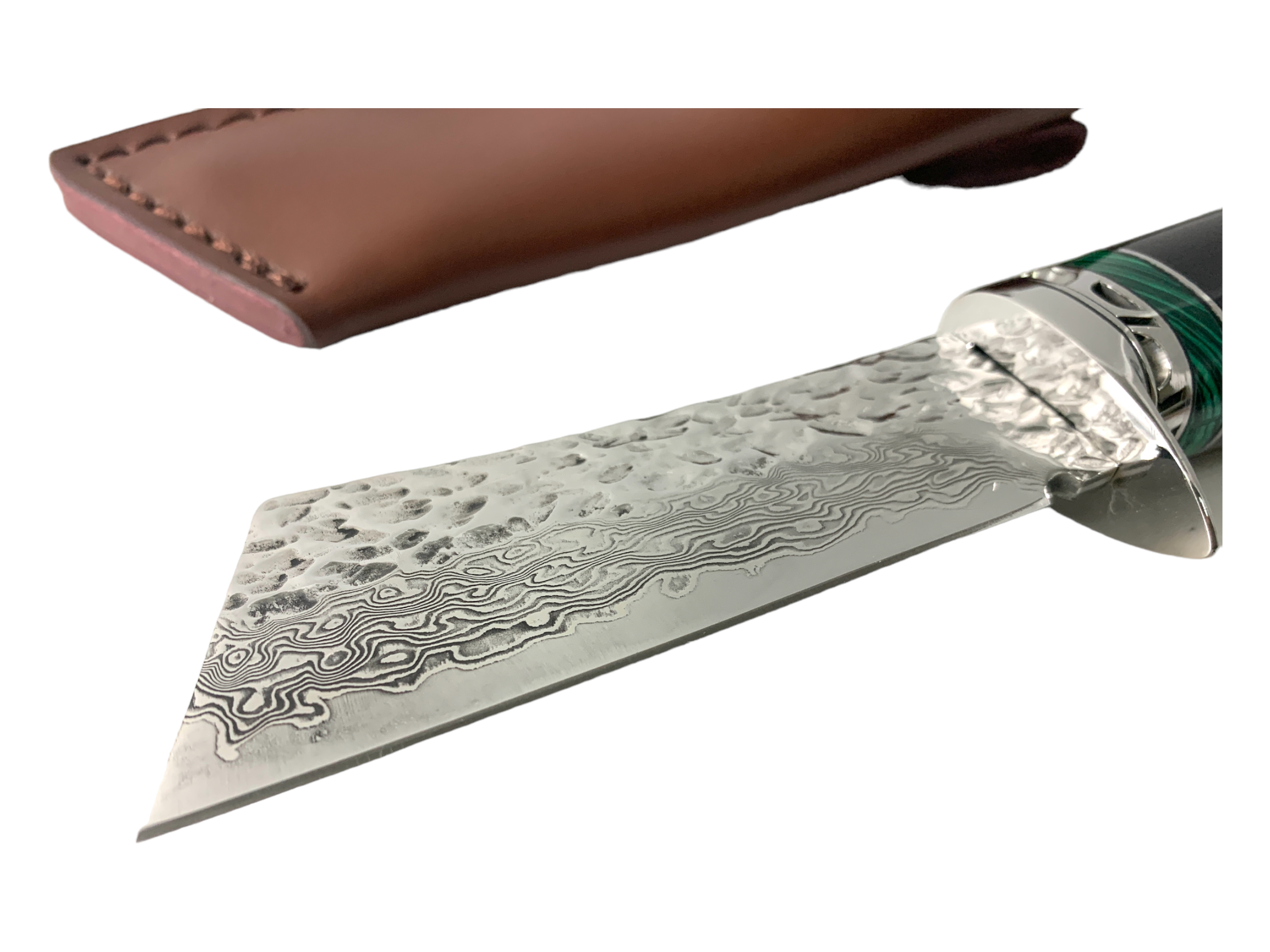 Качествен ловен нож с острие от дамаска стомана и елегантен кожен калъф