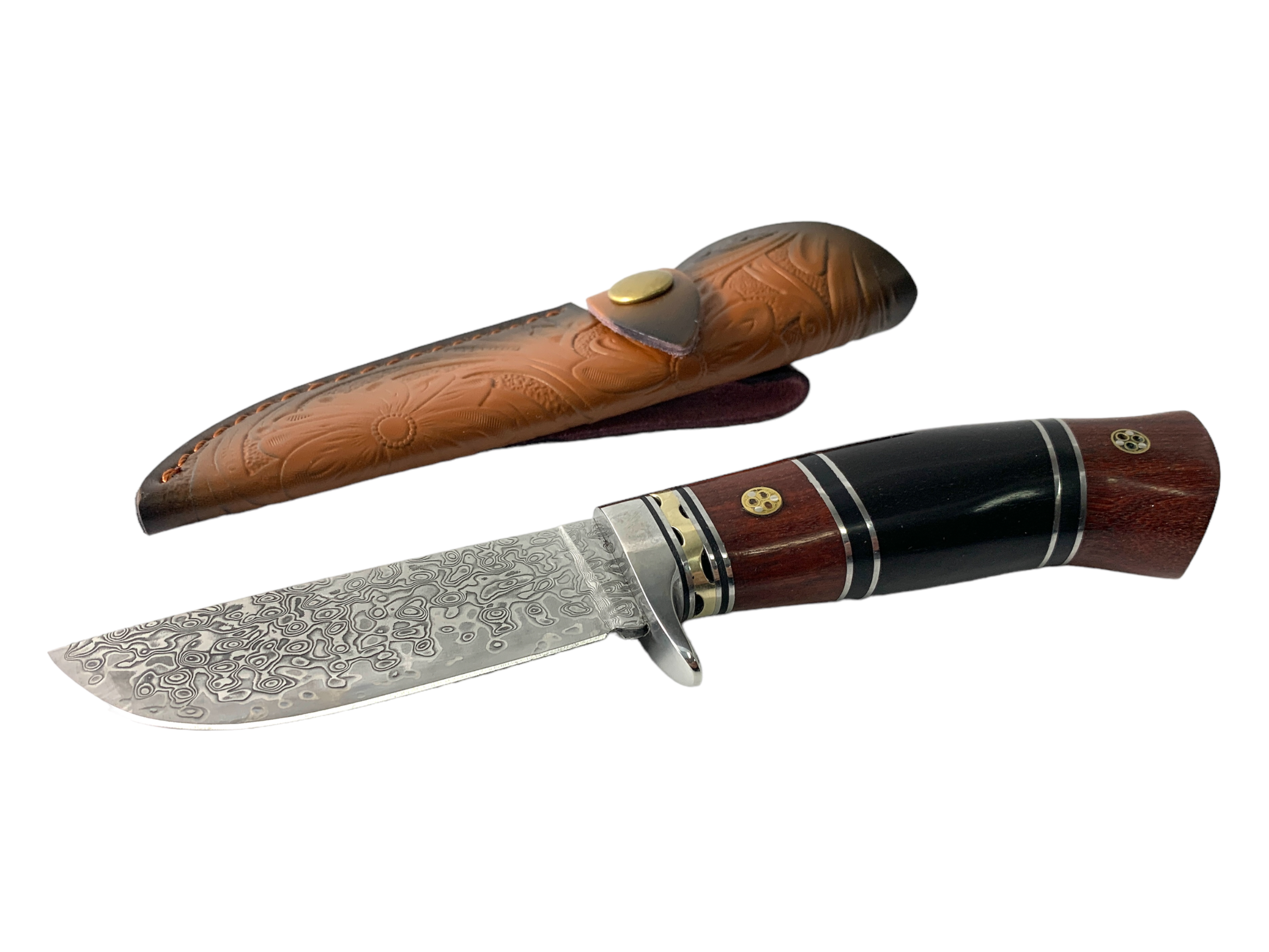 Ръчно изработен ловен нож с дамаска стомана и уникален кожен калъф