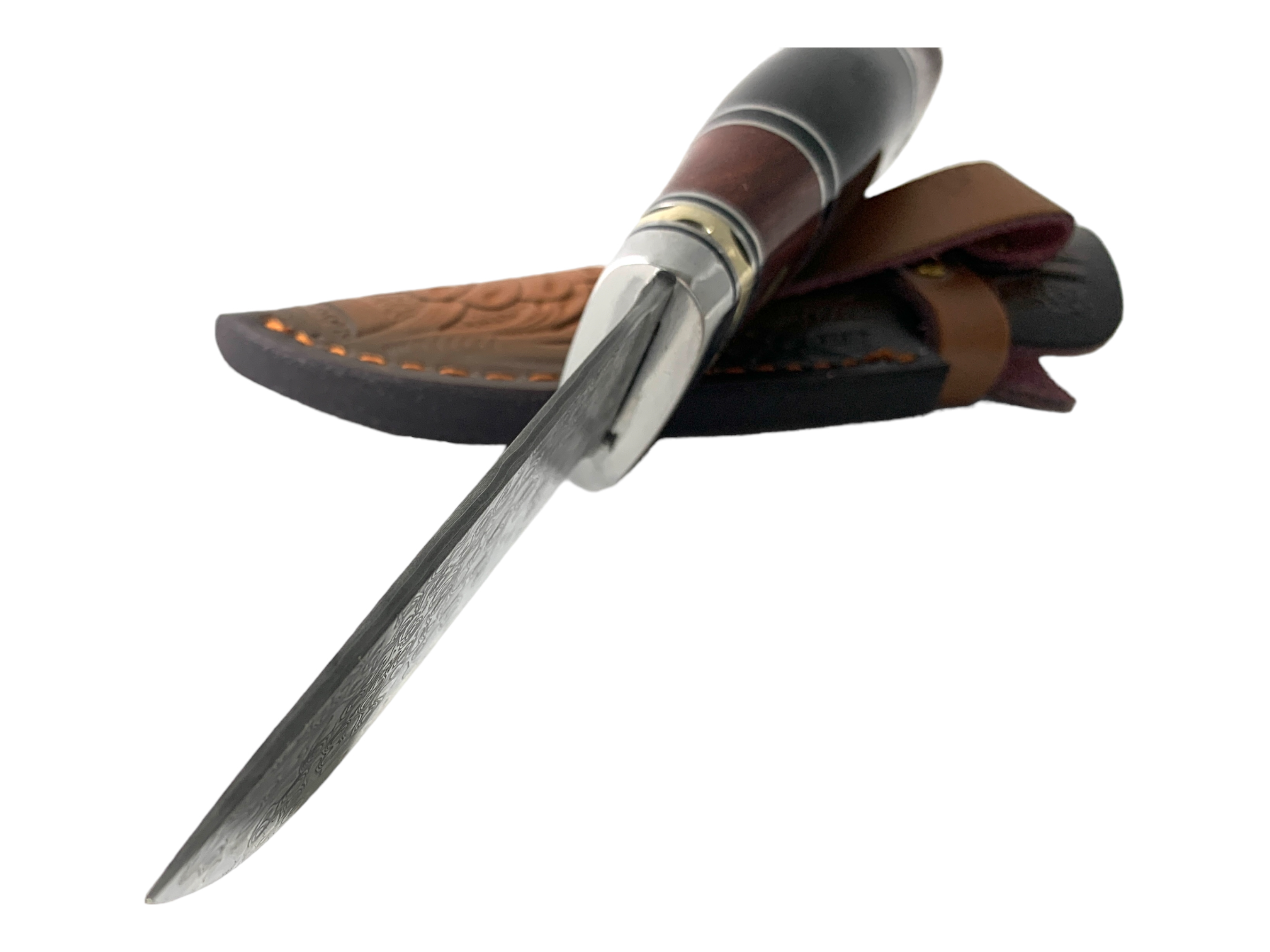 Ръчно изработен ловен нож с дамаска стомана и уникален кожен калъф