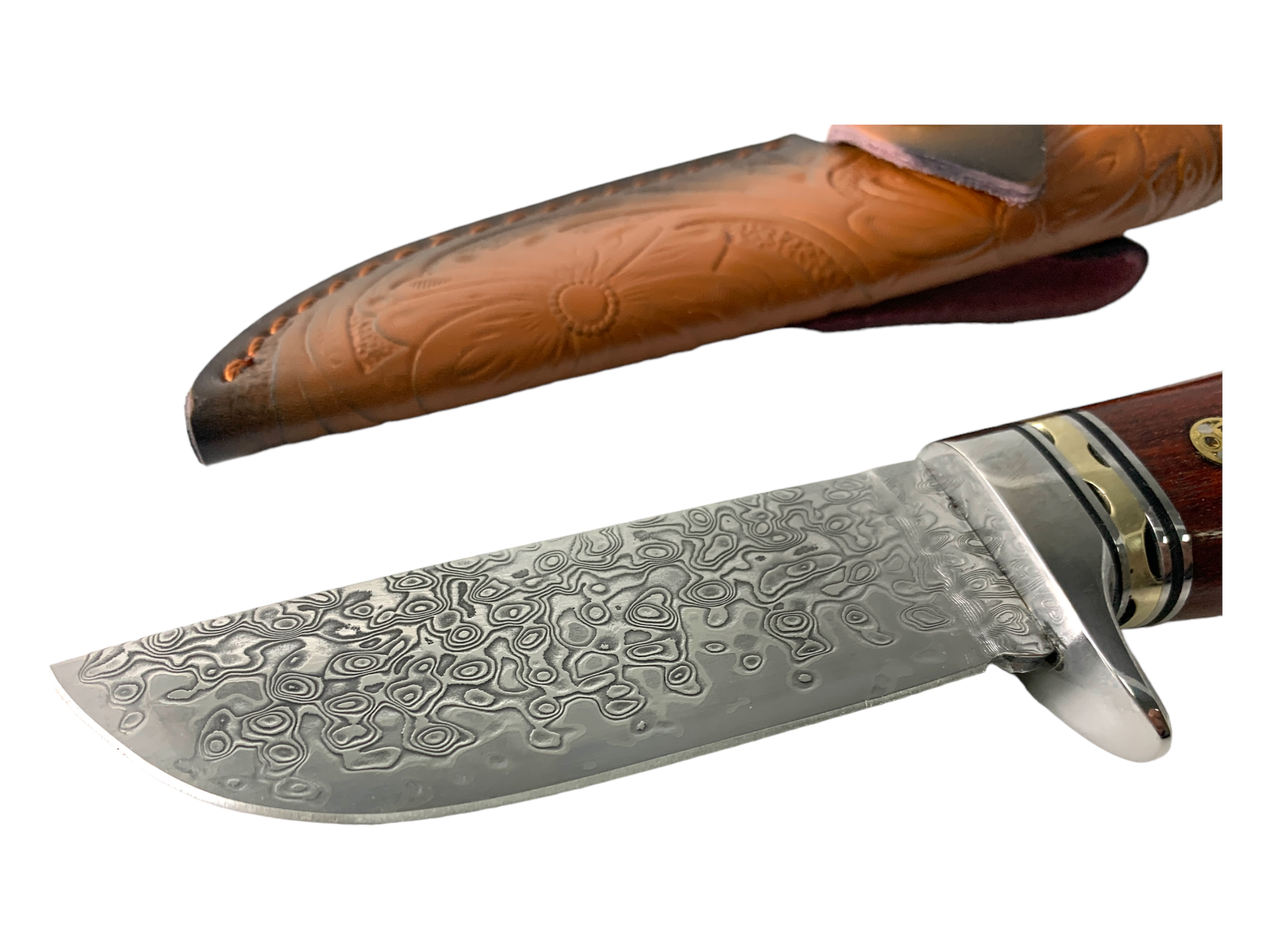 Ръчно изработен ловен нож с дамаска стомана и уникален кожен калъф