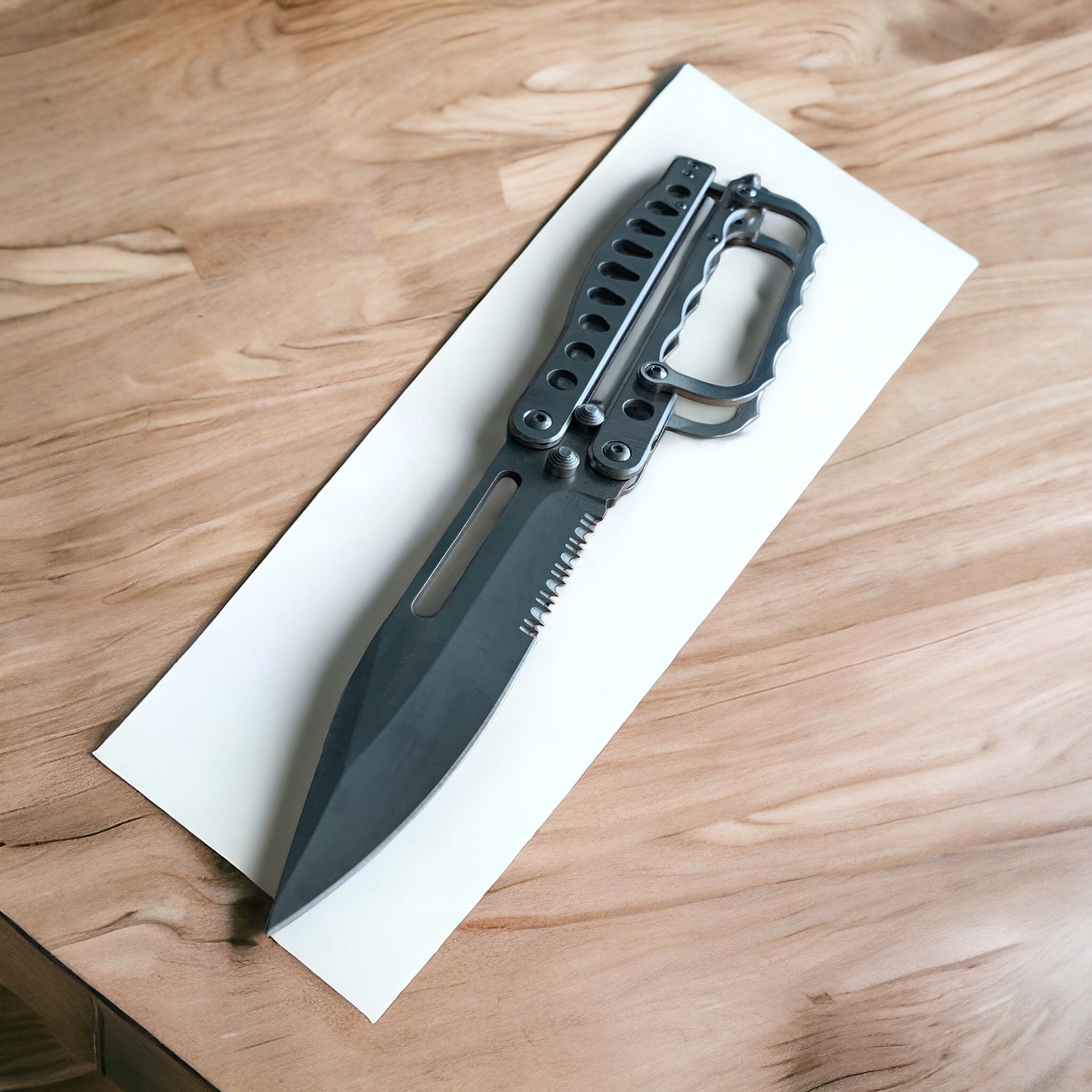 Детайл на подвижния предпазител за пръсти на нож 'Trench Knife