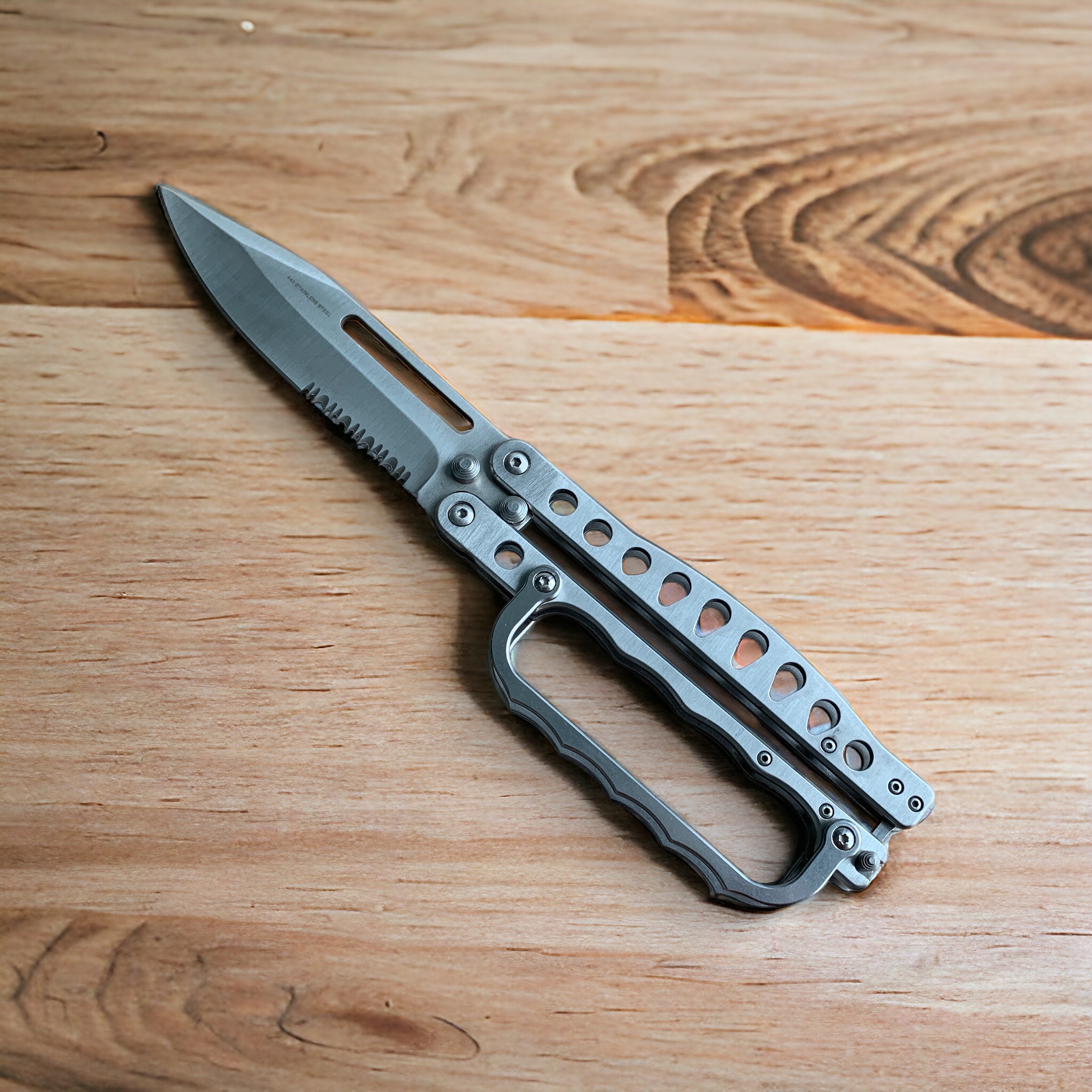 Детайл на подвижния предпазител за пръсти на нож 'Trench Knife