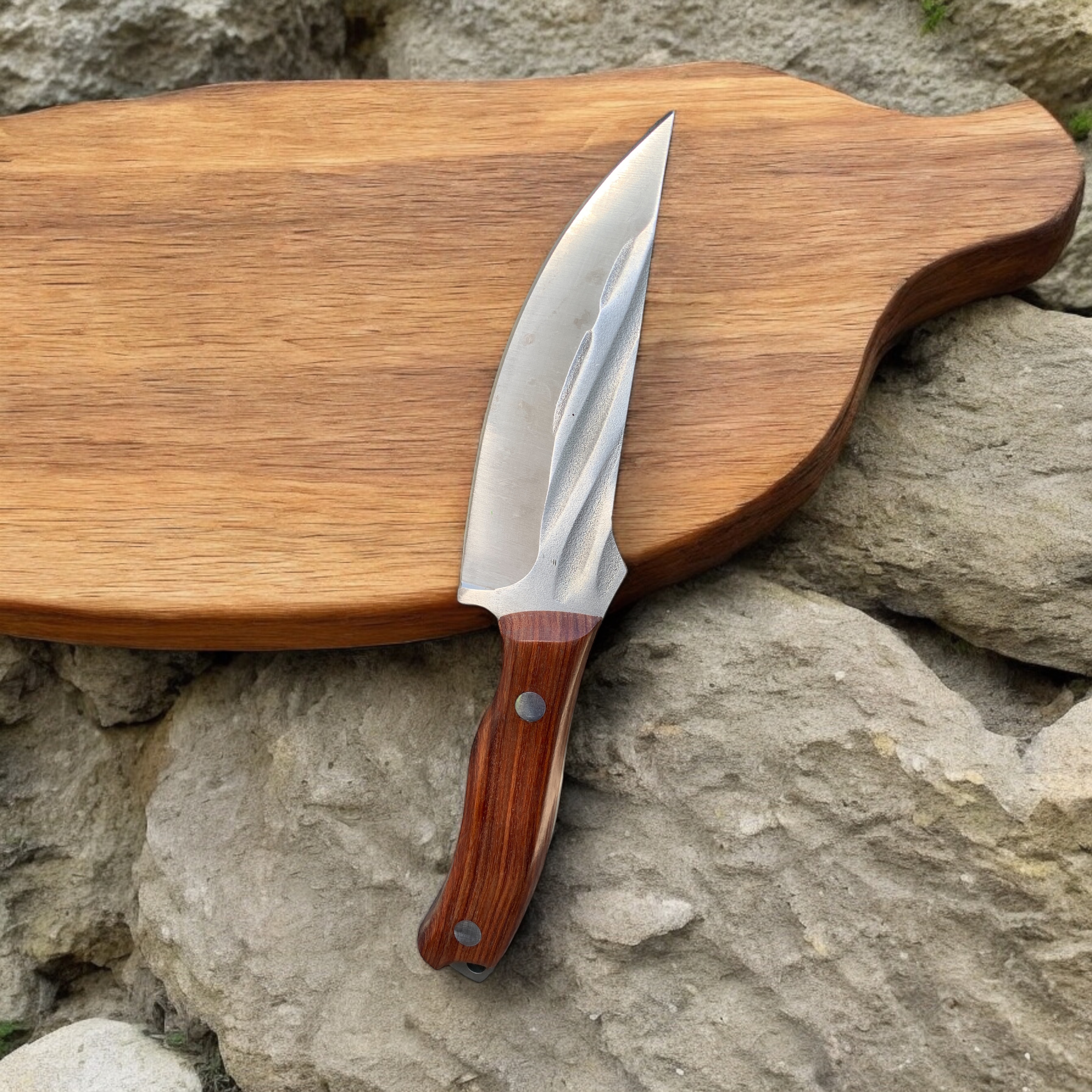 Ловен нож Knives FB1763F с фиксирано острие и дървена дръжка Ловен нож Knives FB1763F с фиксирано острие и дървена дръжка