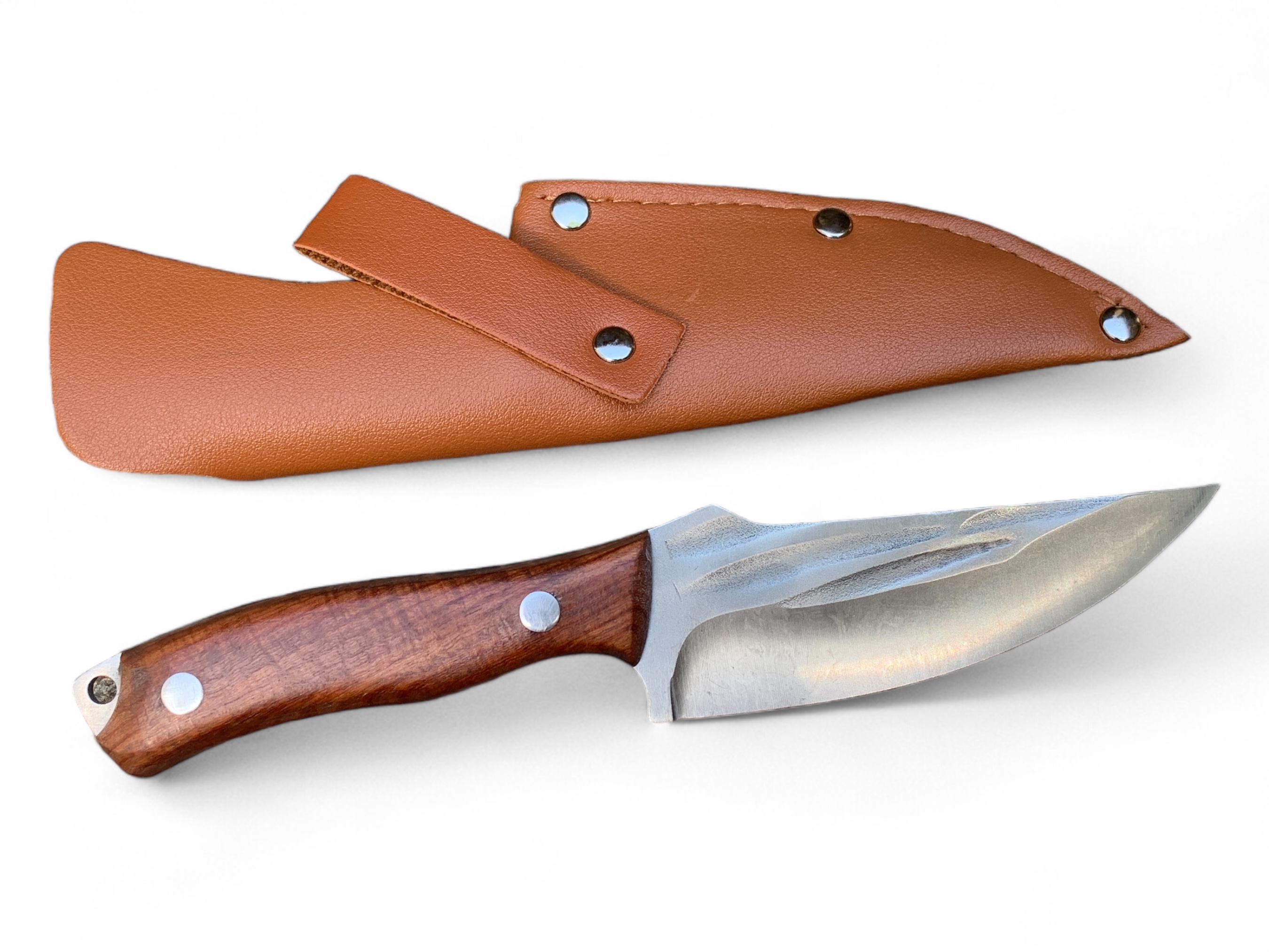 Ловен нож Knives FB1763F с фиксирано острие и дървена дръжка Ловен нож Knives FB1763F с фиксирано острие и дървена дръжка