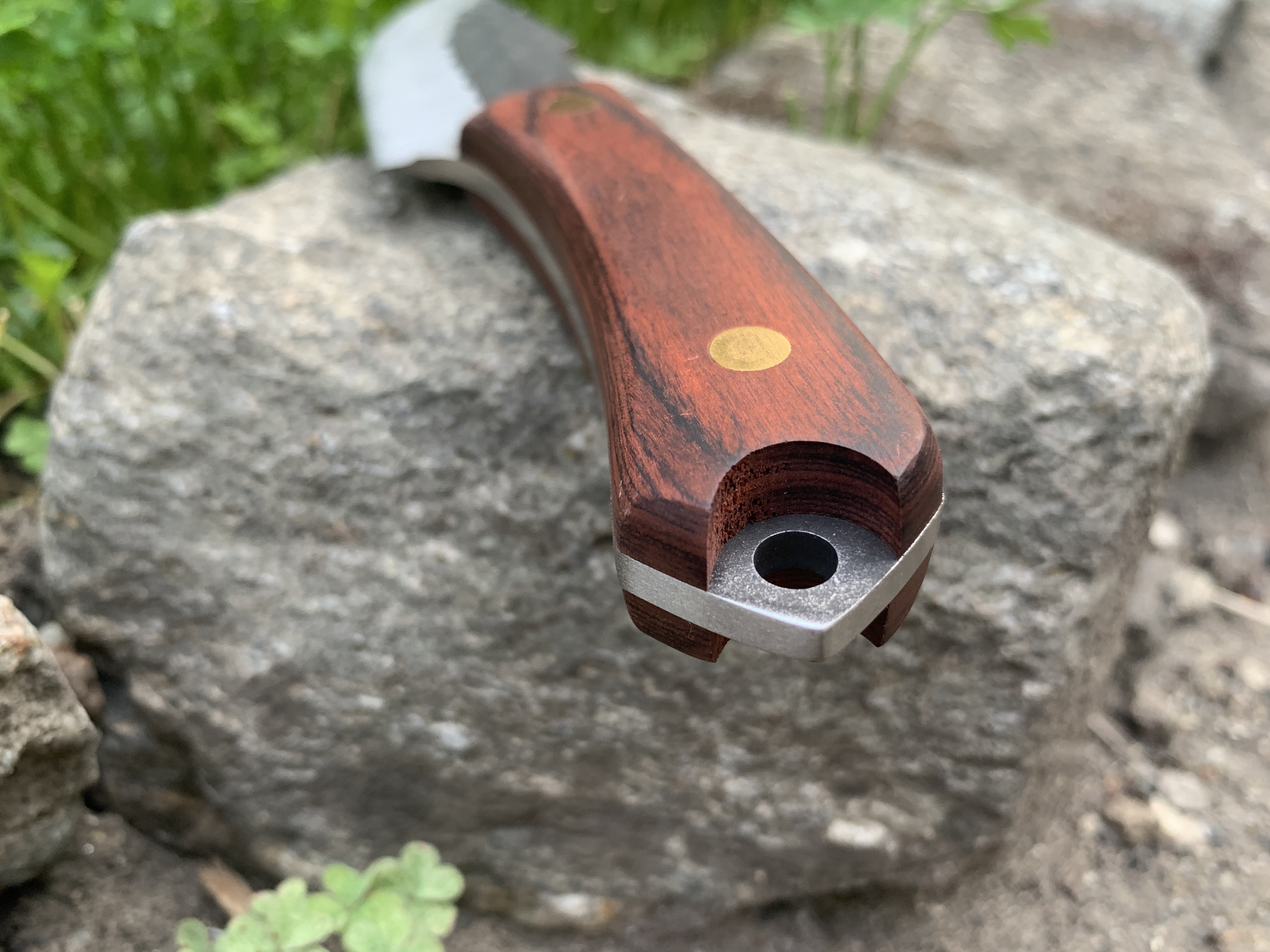 Ловен нож Knives FB1764G с фиксирано острие и дървена дръжка Ловен нож Knives FB1764G с фиксирано острие и дървена дръжка