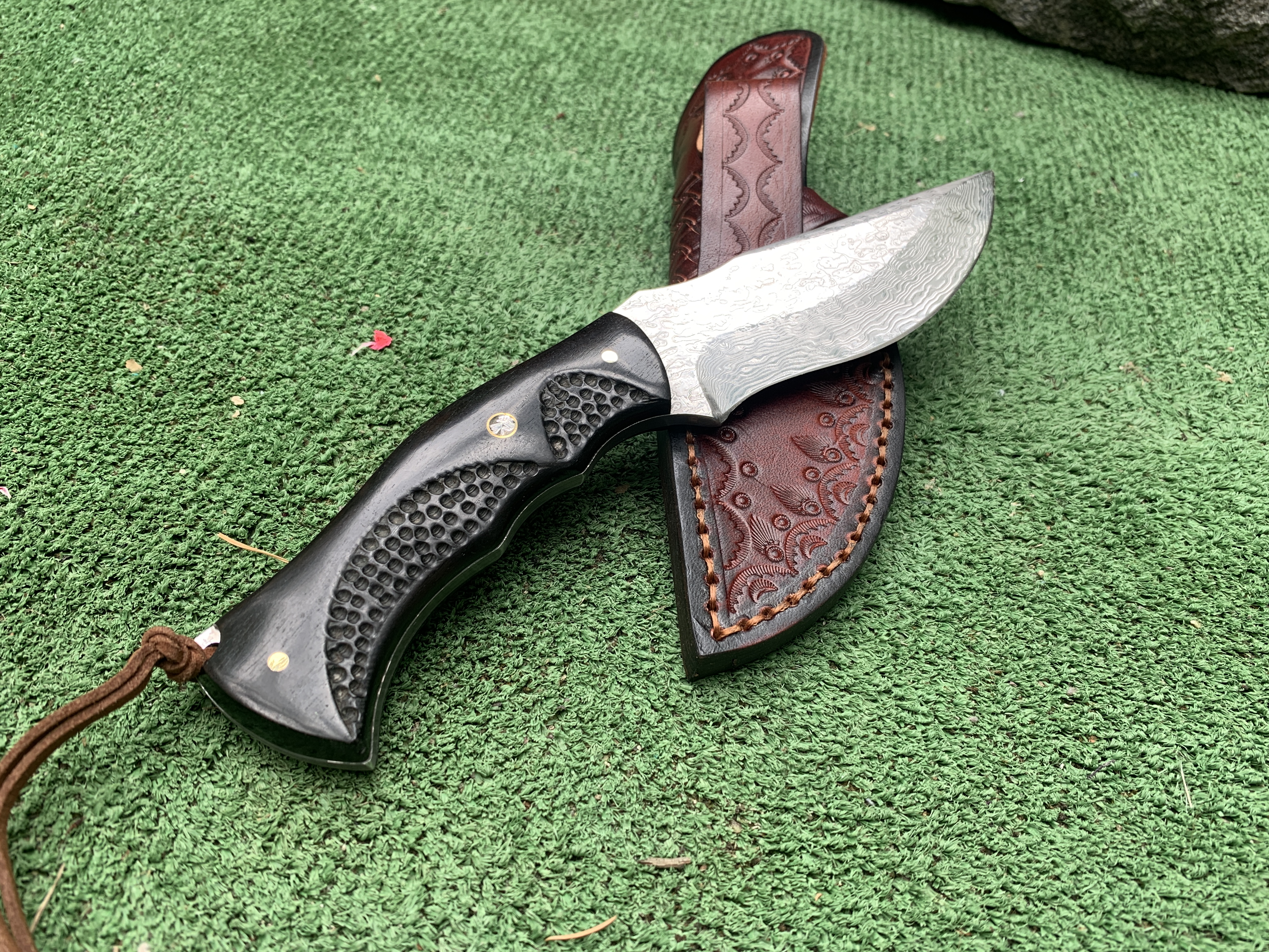 Премиум ловен нож "Дамаск-Абанос"