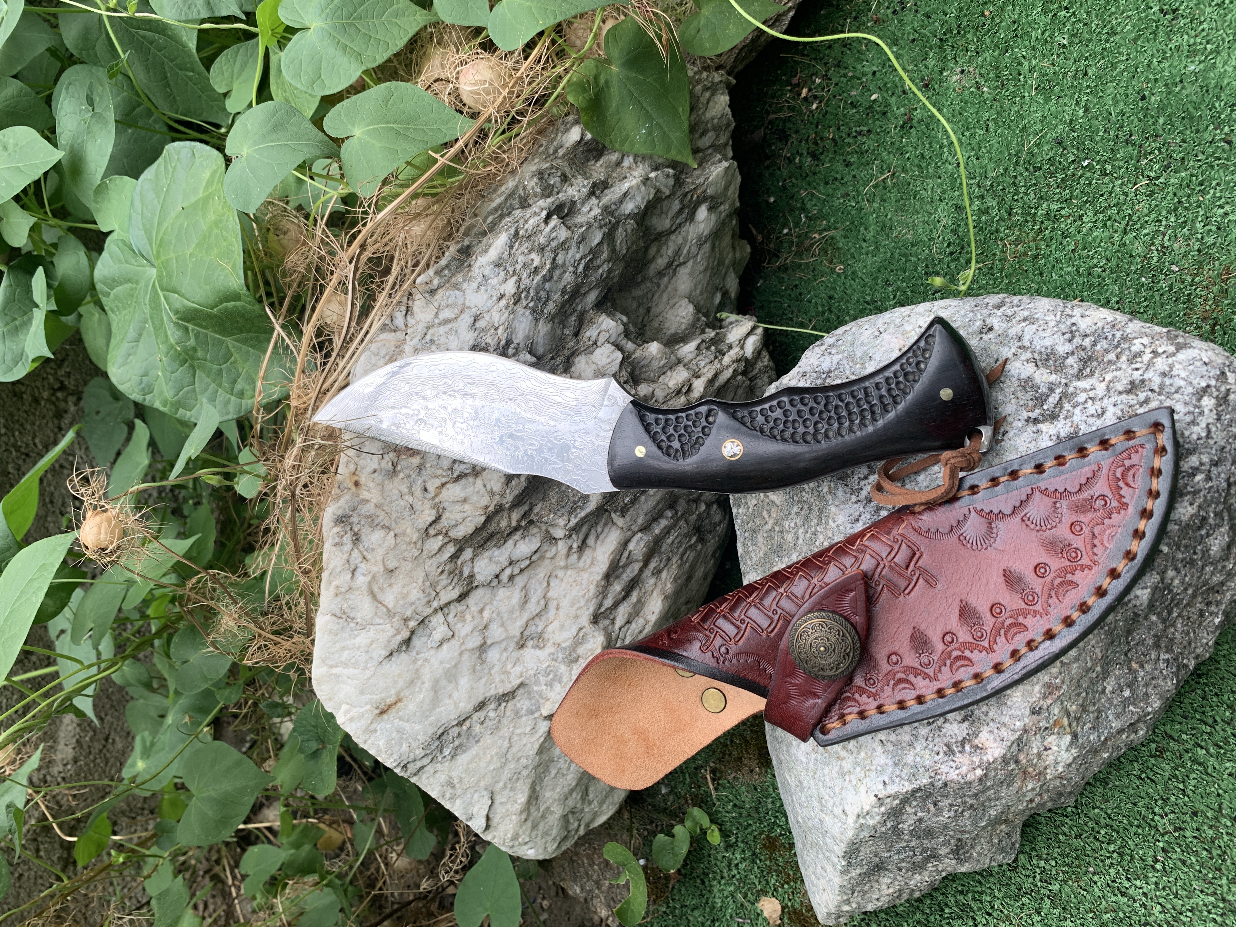 Премиум ловен нож "Дамаск-Абанос"