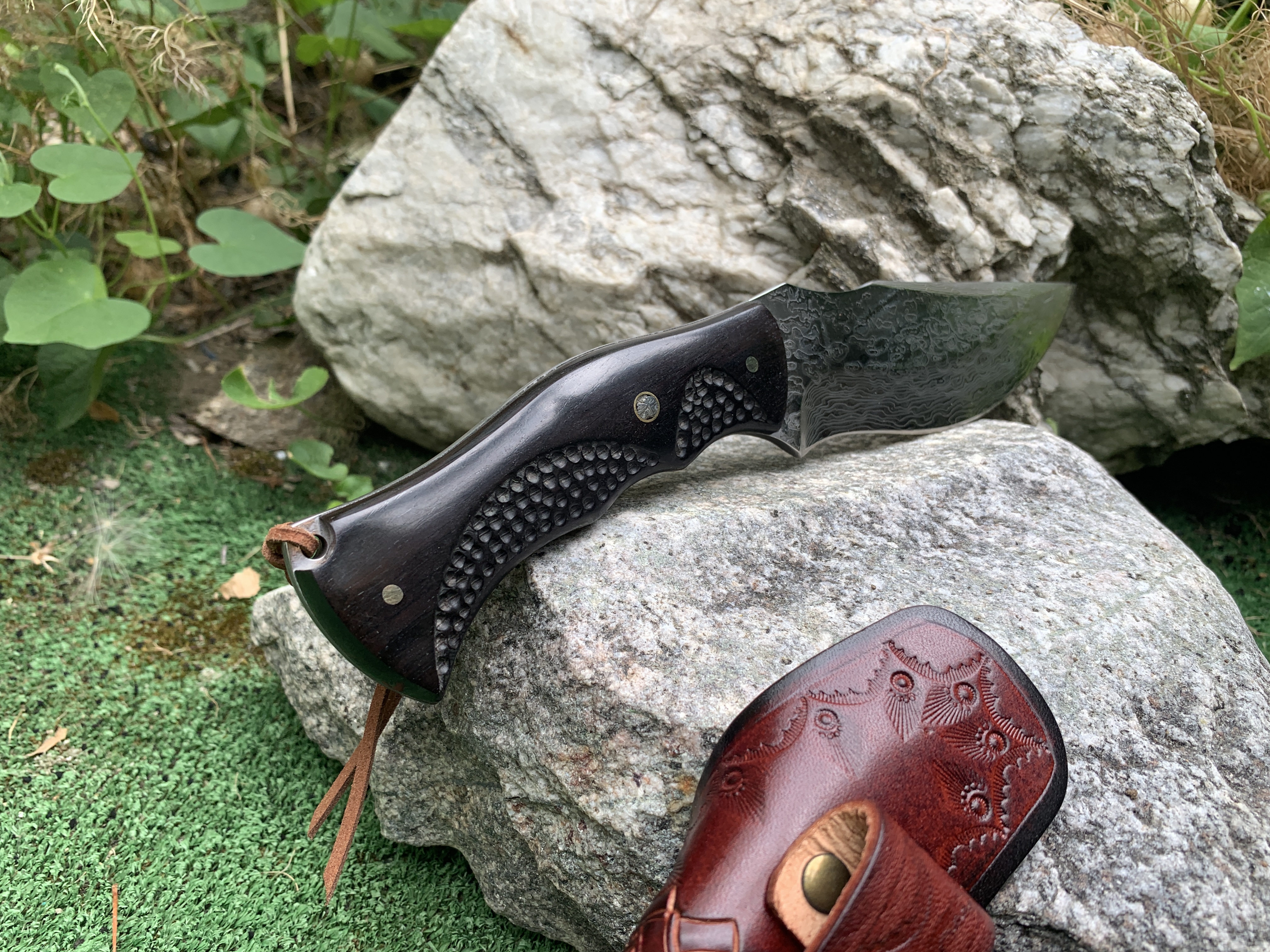 Премиум ловен нож "Дамаск-Абанос"