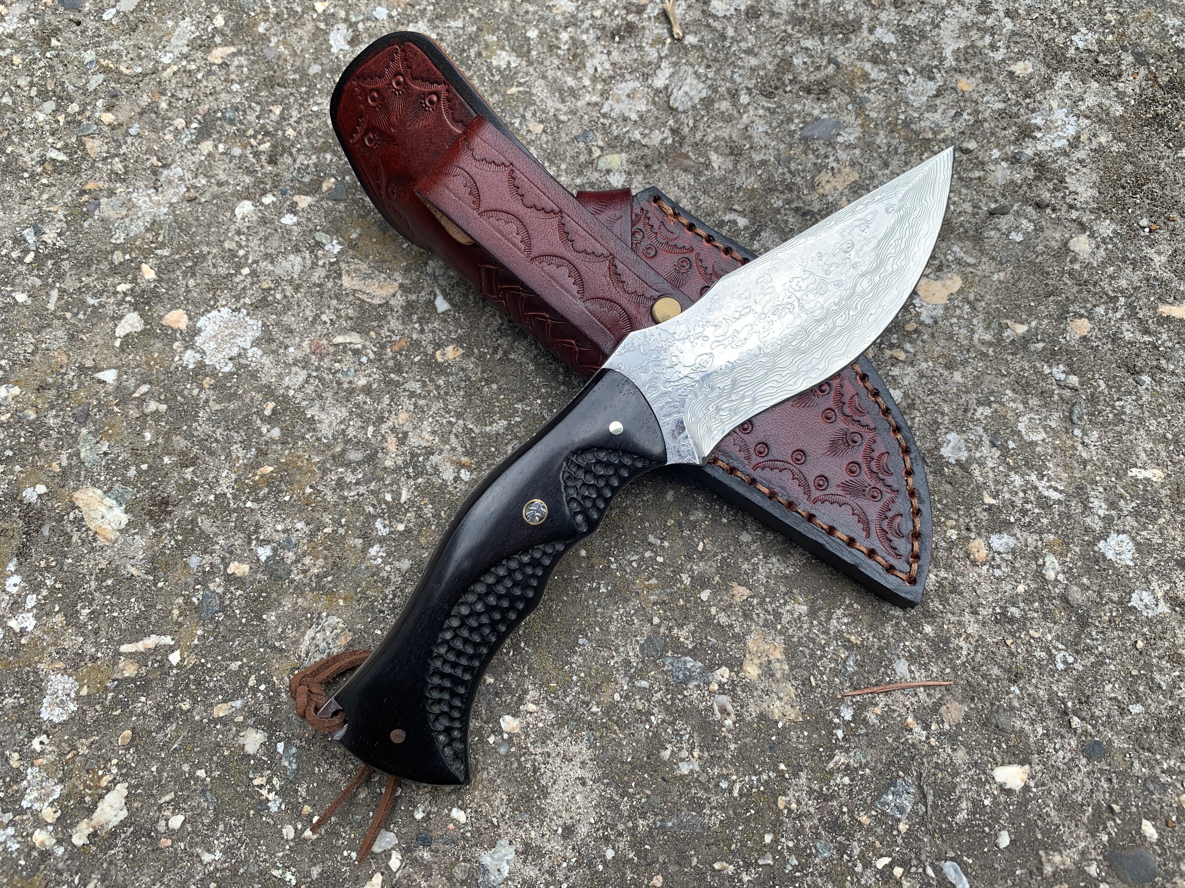 Премиум ловен нож "Дамаск-Абанос"