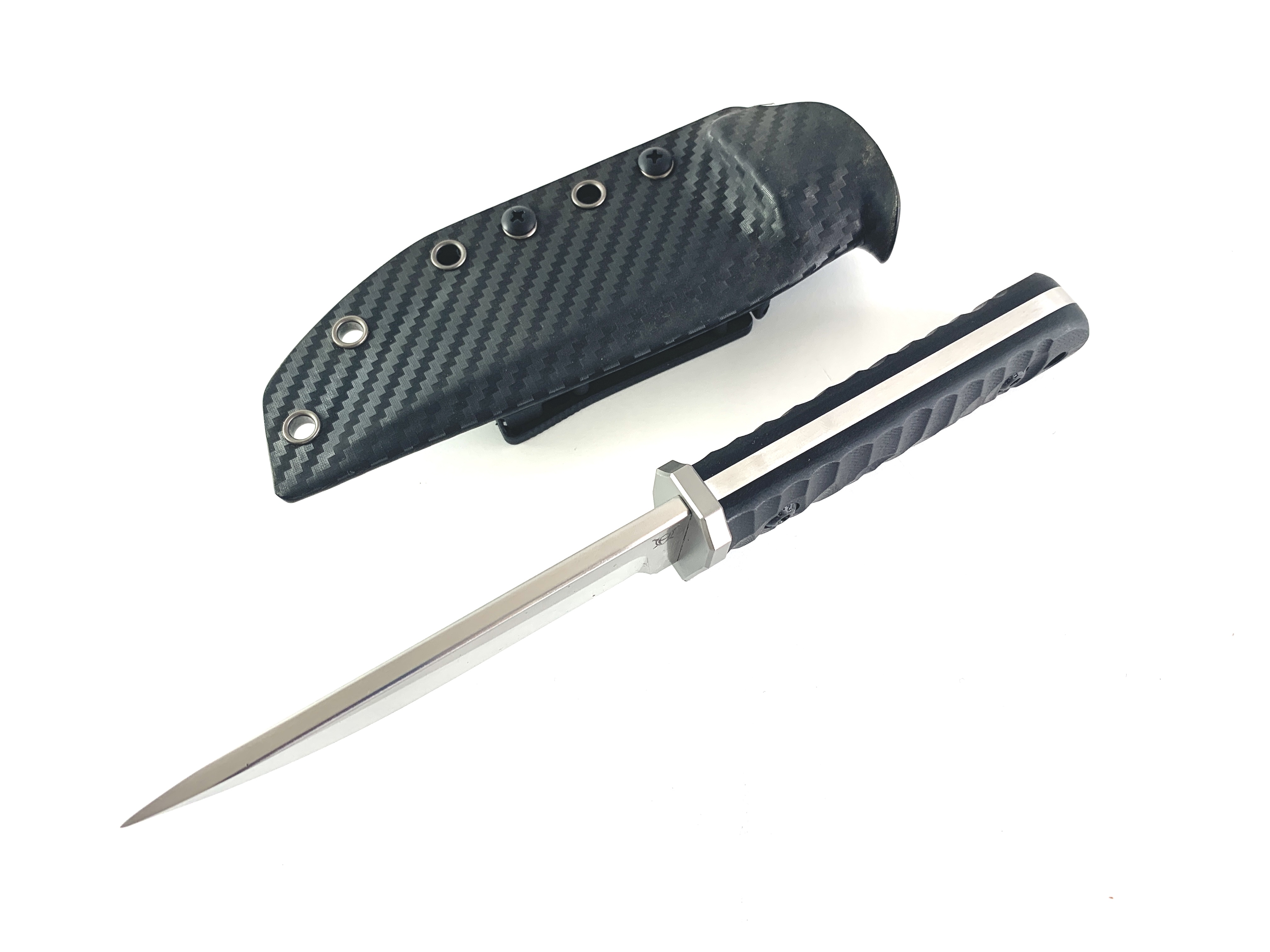 Ловен нож с черен тактически калъф, 60 HRC