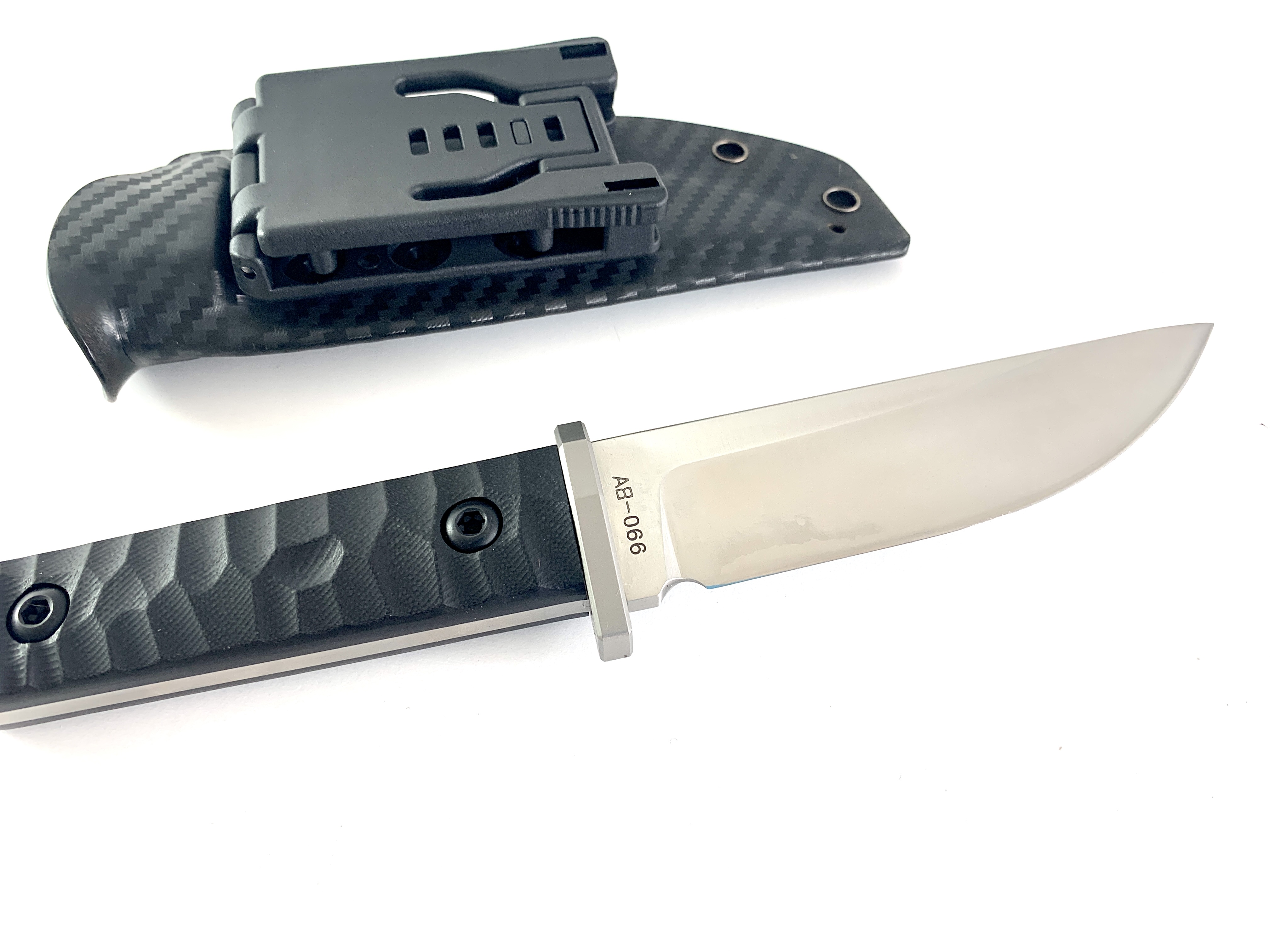 Ловен нож с черен тактически калъф, 60 HRC