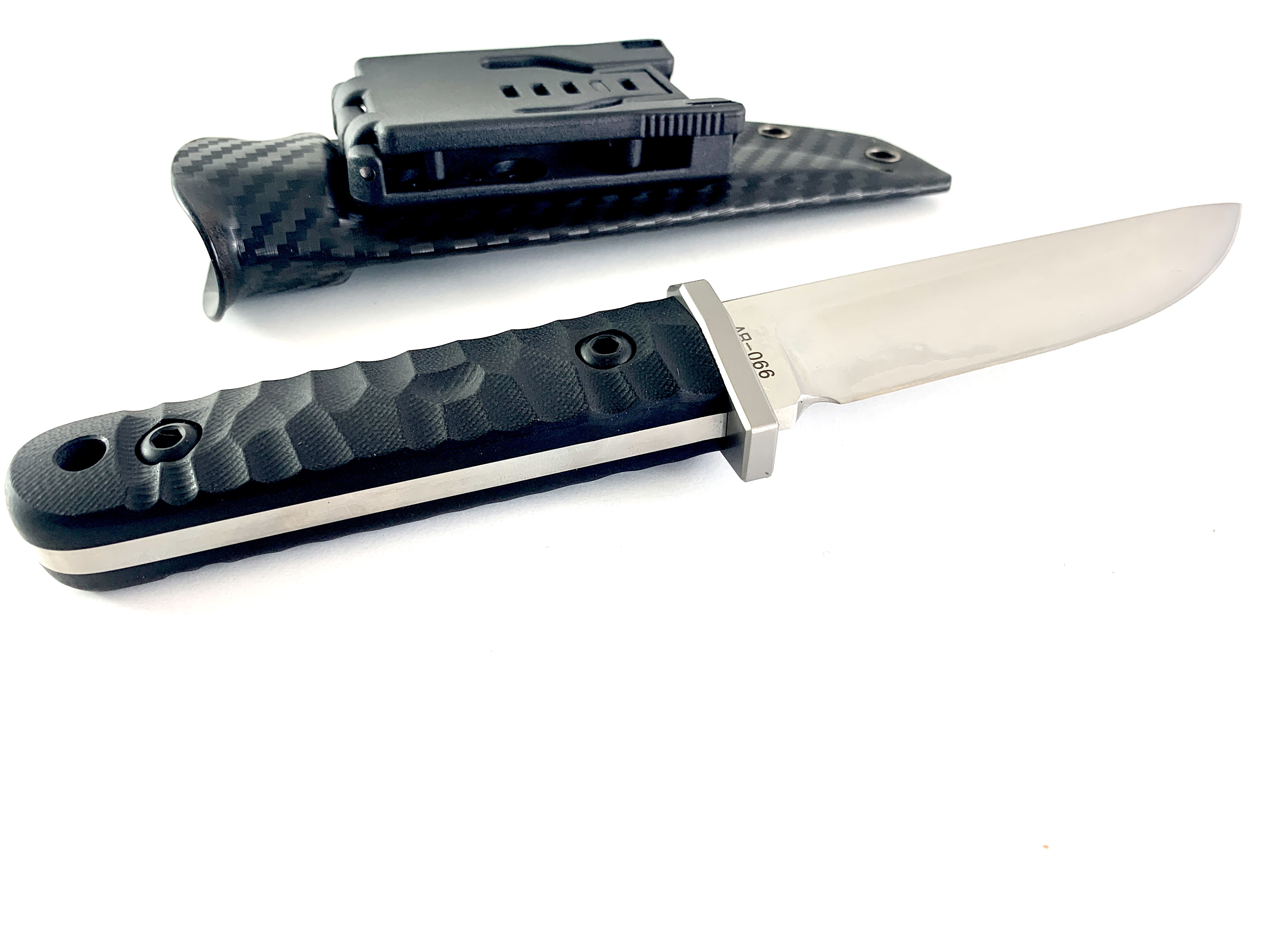 Ловен нож с черен тактически калъф, 60 HRC