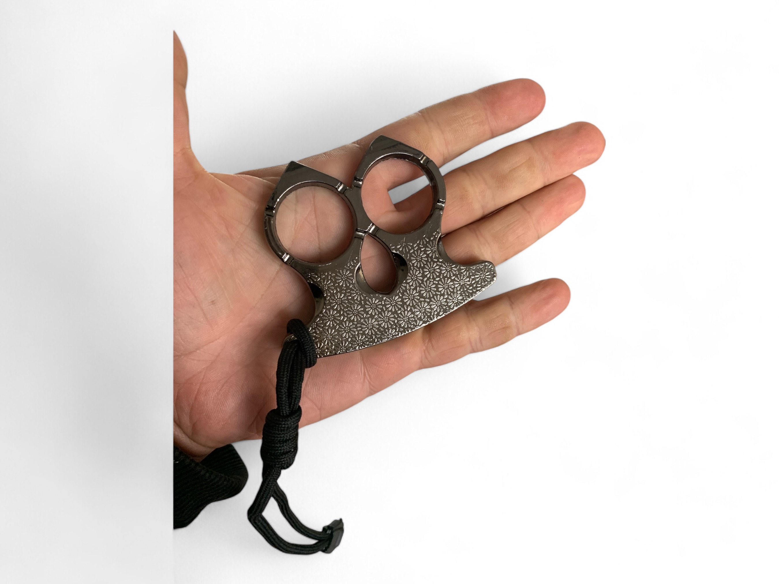 Тактически кастет с титаново покритие и декоративна гравюра - 114 грама