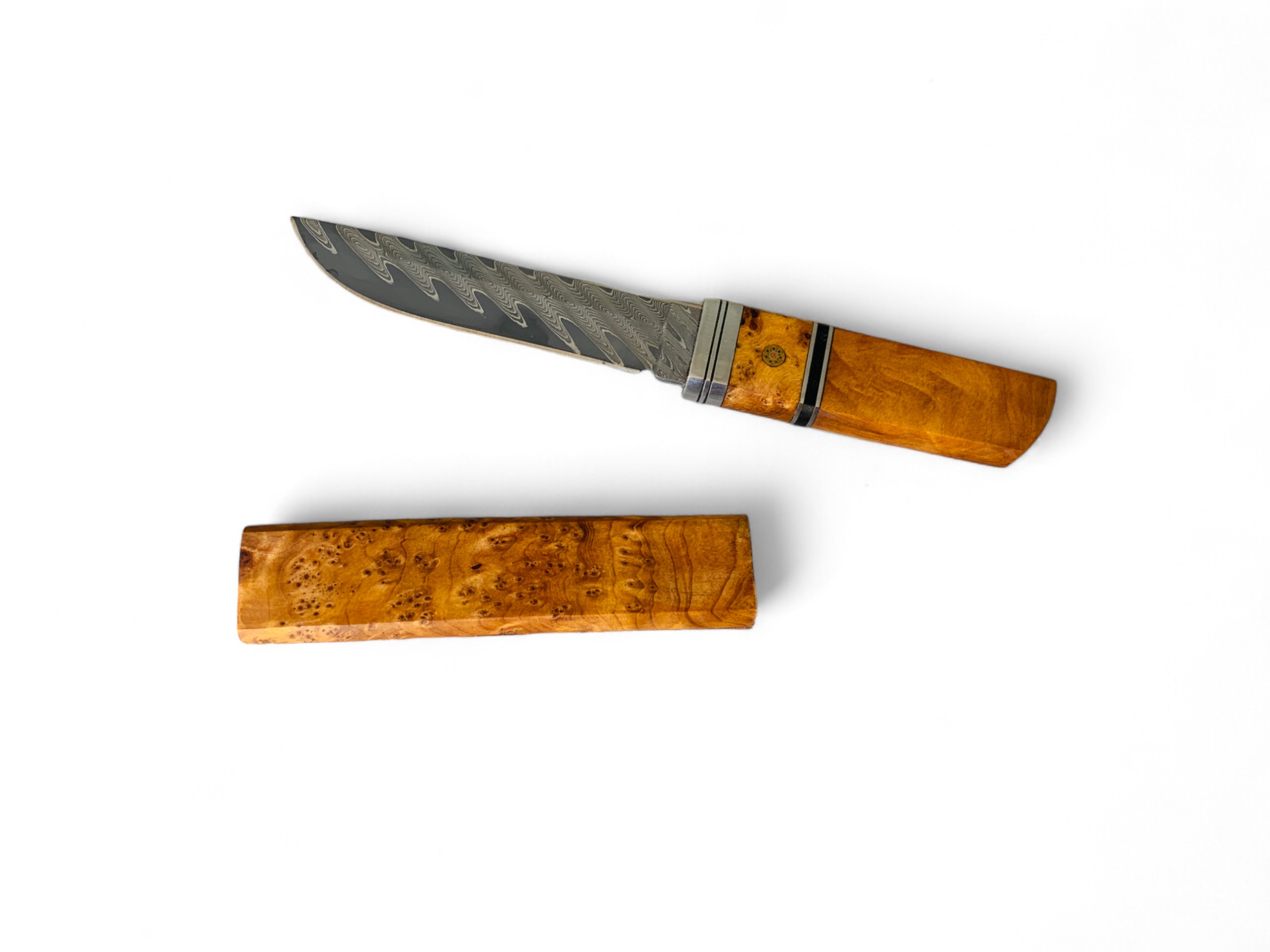 Ловен нож с дамасково острие и дървена дръжка - ръчно изработена