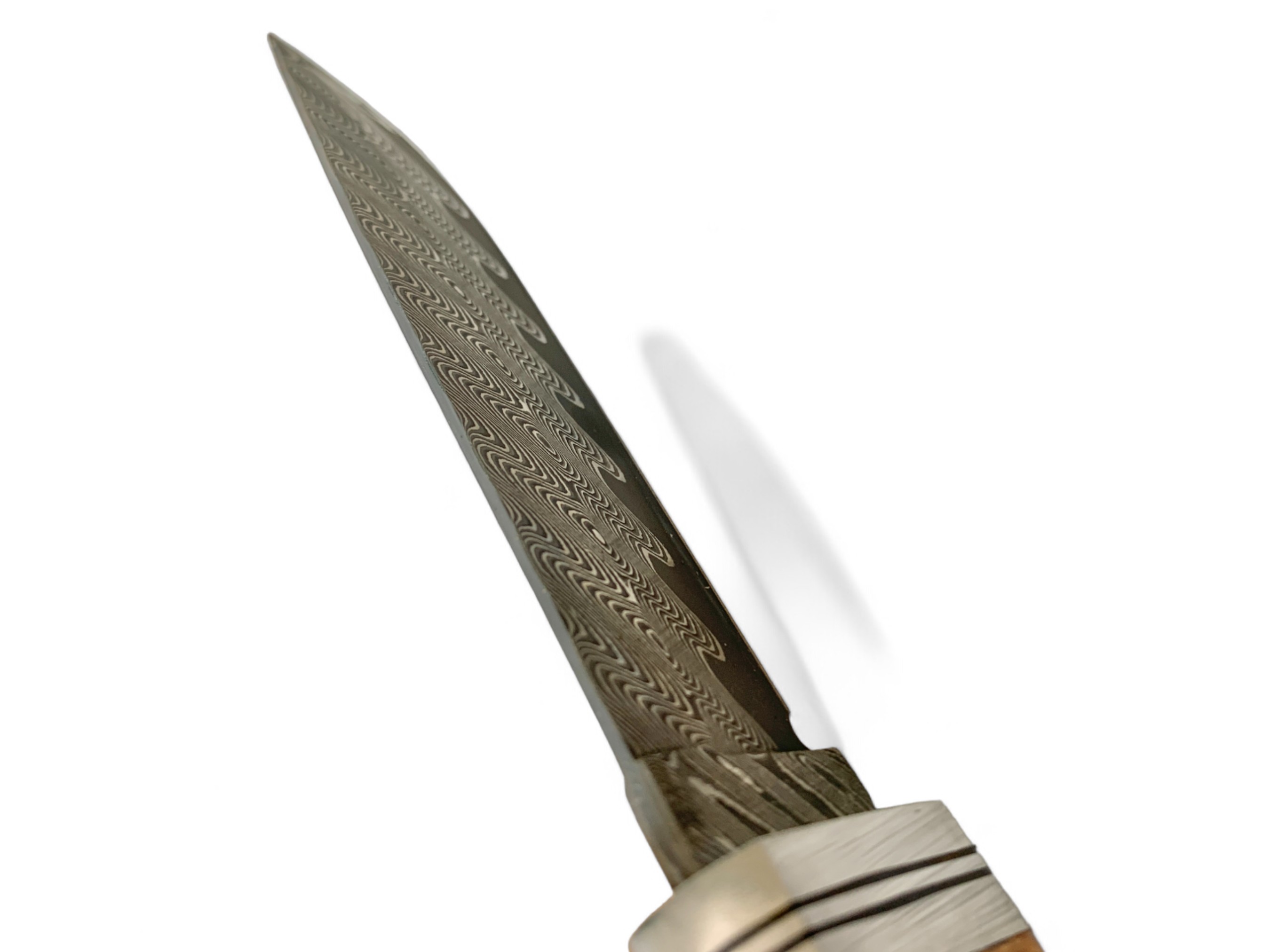 Ловен нож с дамасково острие и дървена дръжка - ръчно изработена