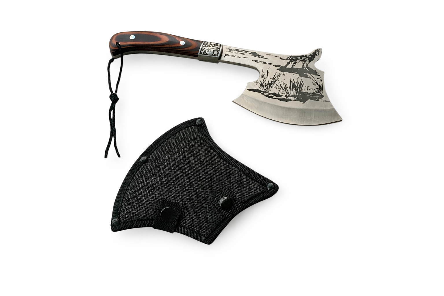 Ловна брадвичка с изящна декоративна гравюра - Компактна и функционална