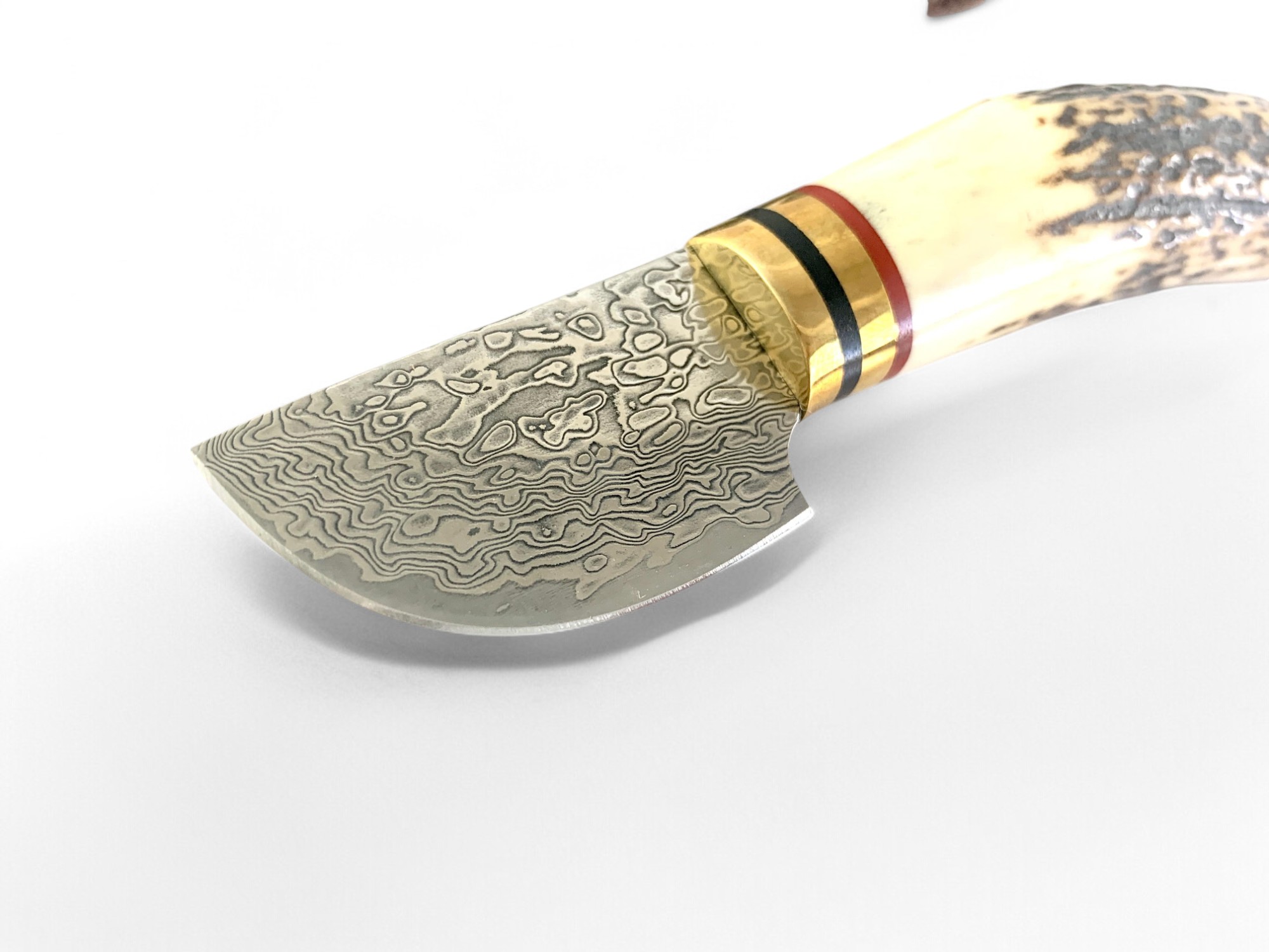 Дръжка от еленов рог с естествен текстуриран дизайн