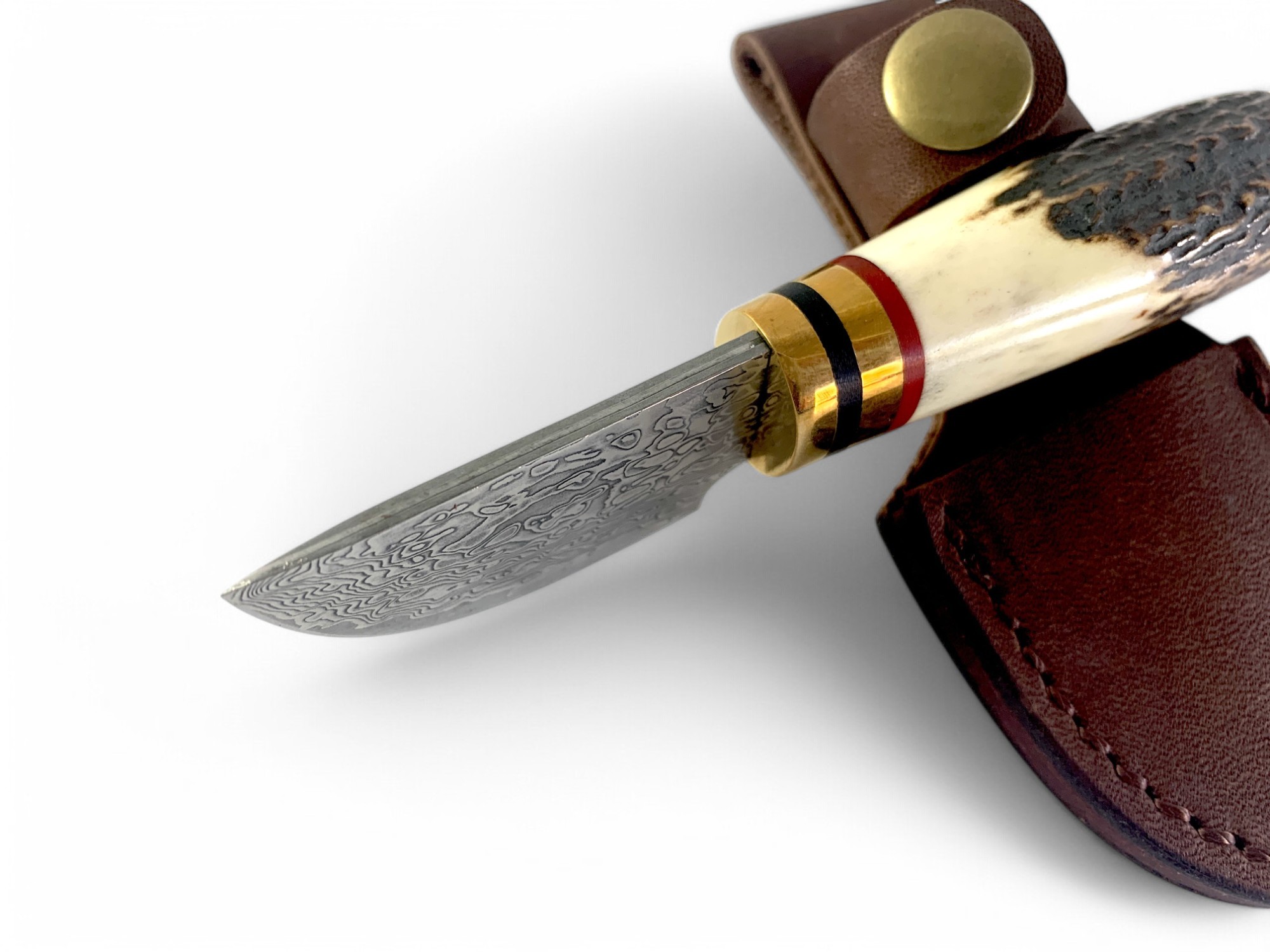 Дръжка от еленов рог с естествен текстуриран дизайн