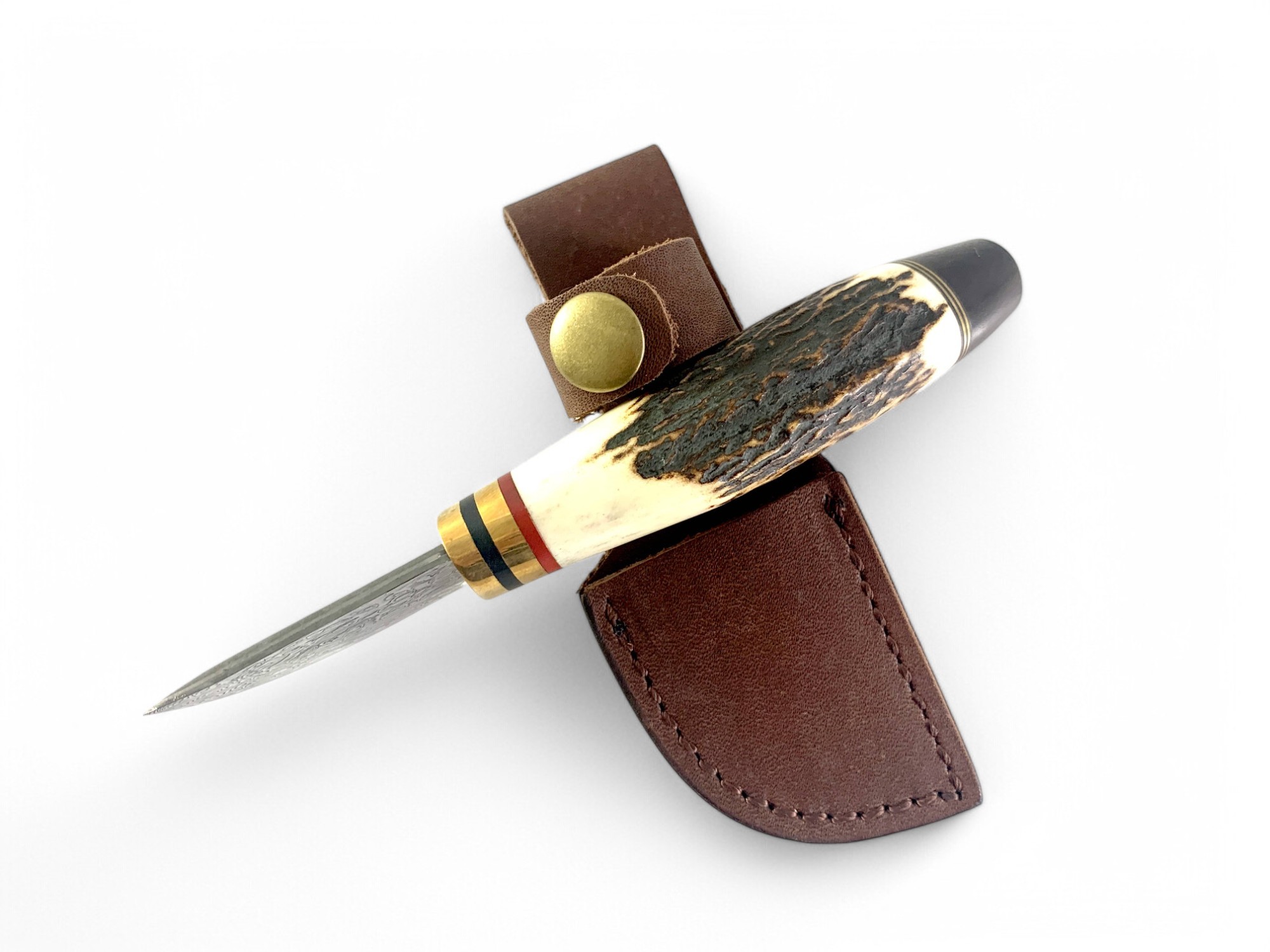 Дръжка от еленов рог с естествен текстуриран дизайн