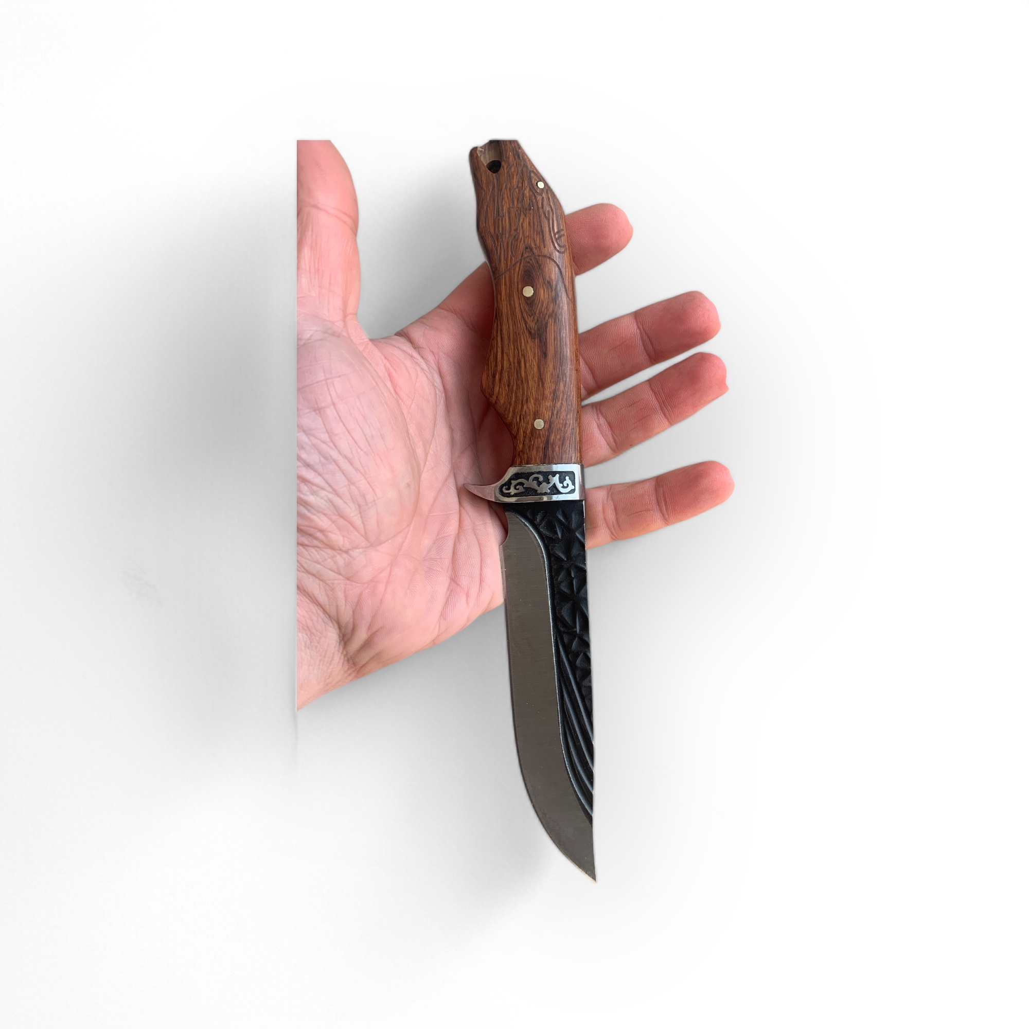 Ловен нож с дървена дръжка и кожена кания