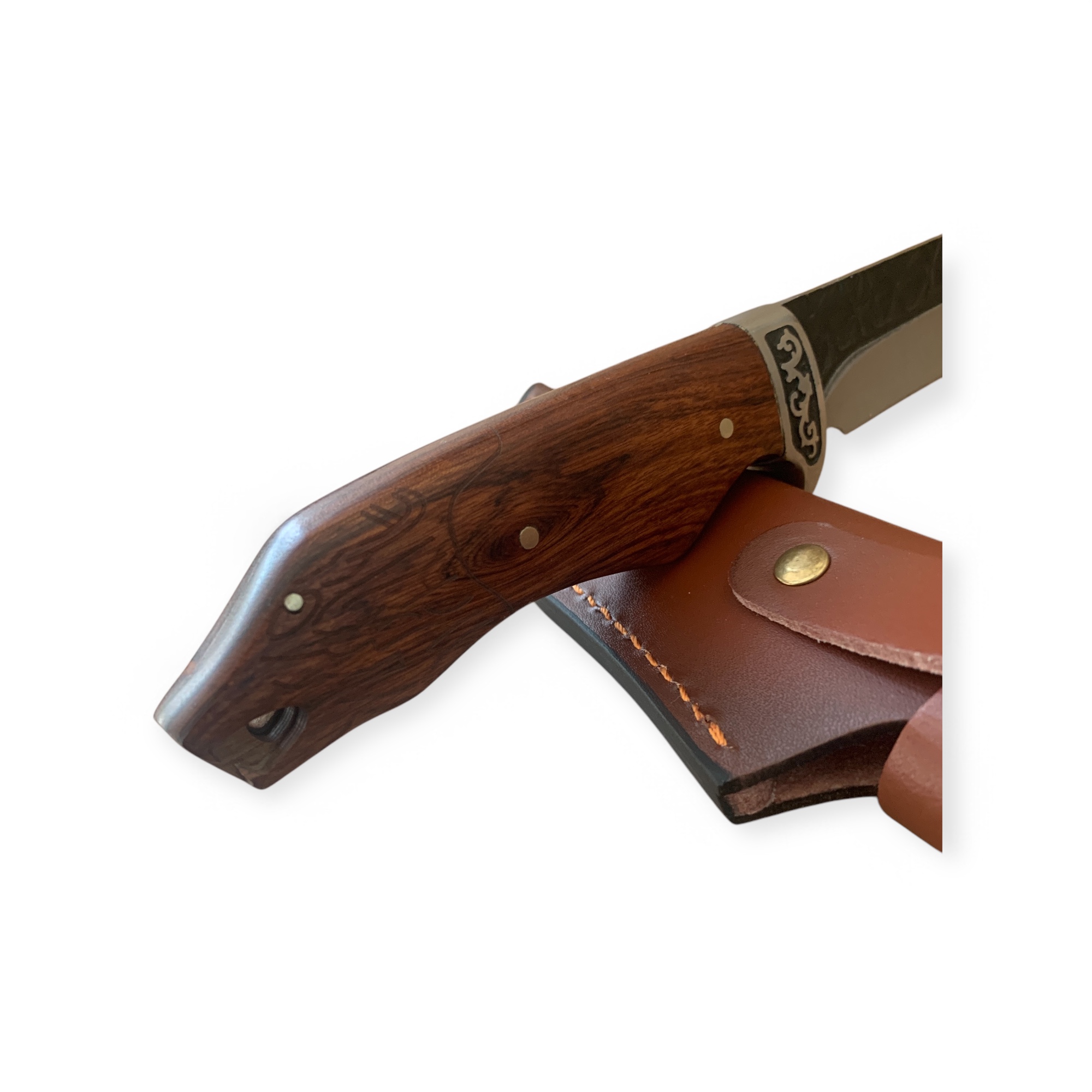 Ловен нож с дървена дръжка и кожена кания