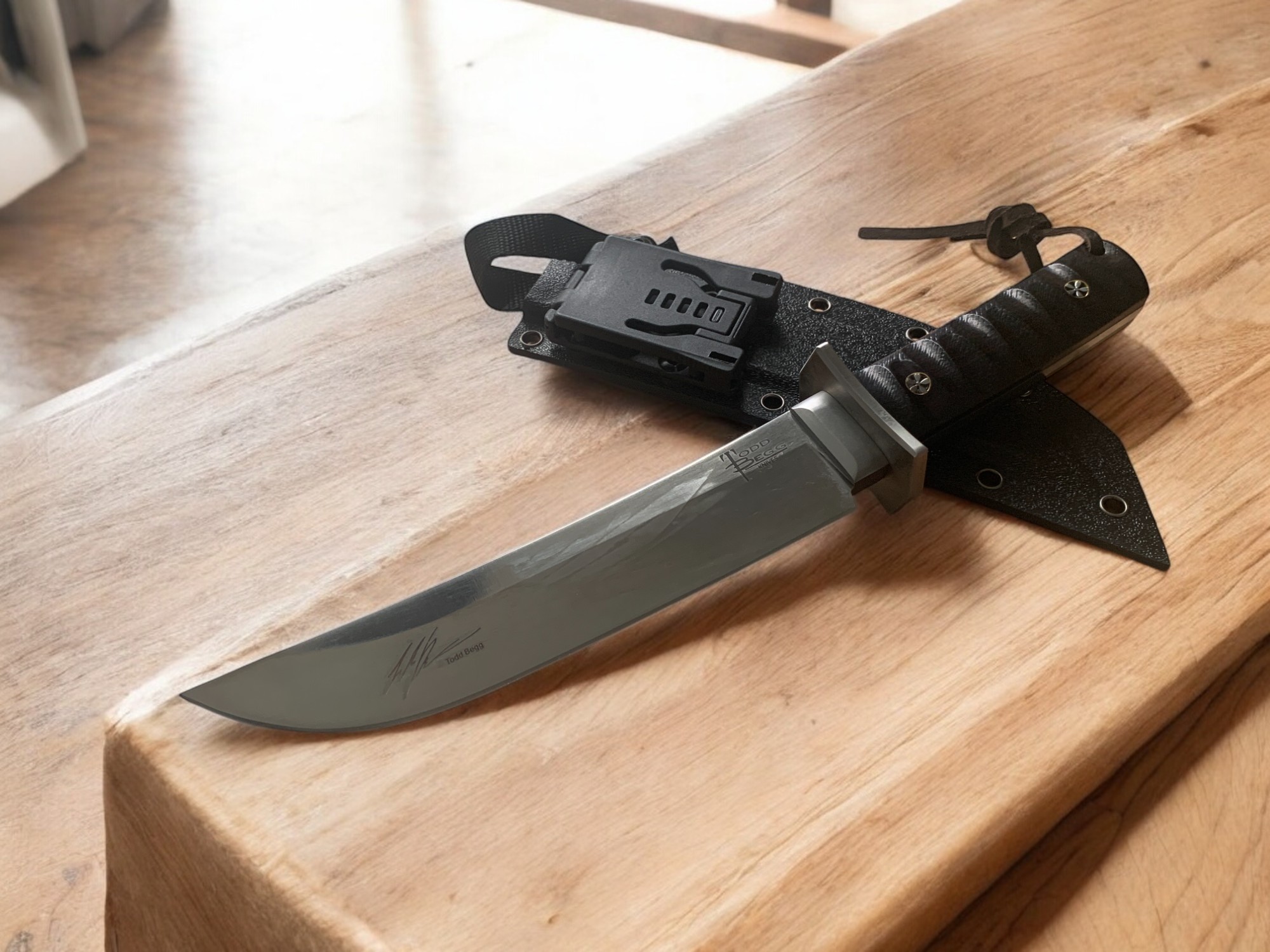 Тактически нож Todd Begg Design с емайлирано покритие и Kydex кания