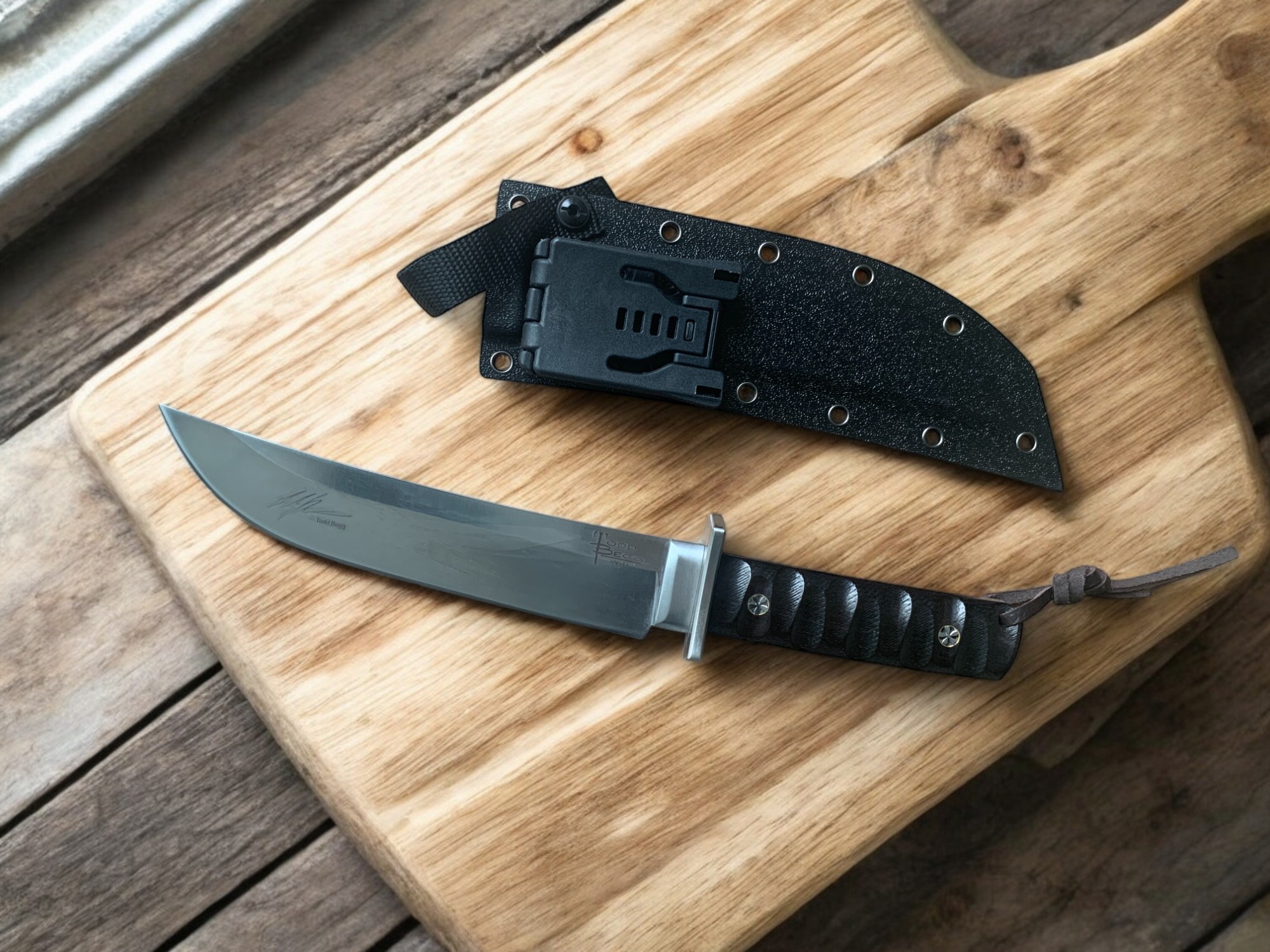 Тактически нож Todd Begg Design с емайлирано покритие и Kydex кания