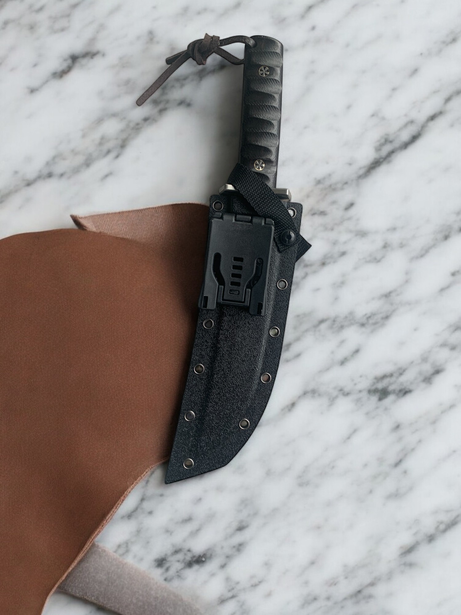 Тактически нож Todd Begg Design с емайлирано покритие и Kydex кания
