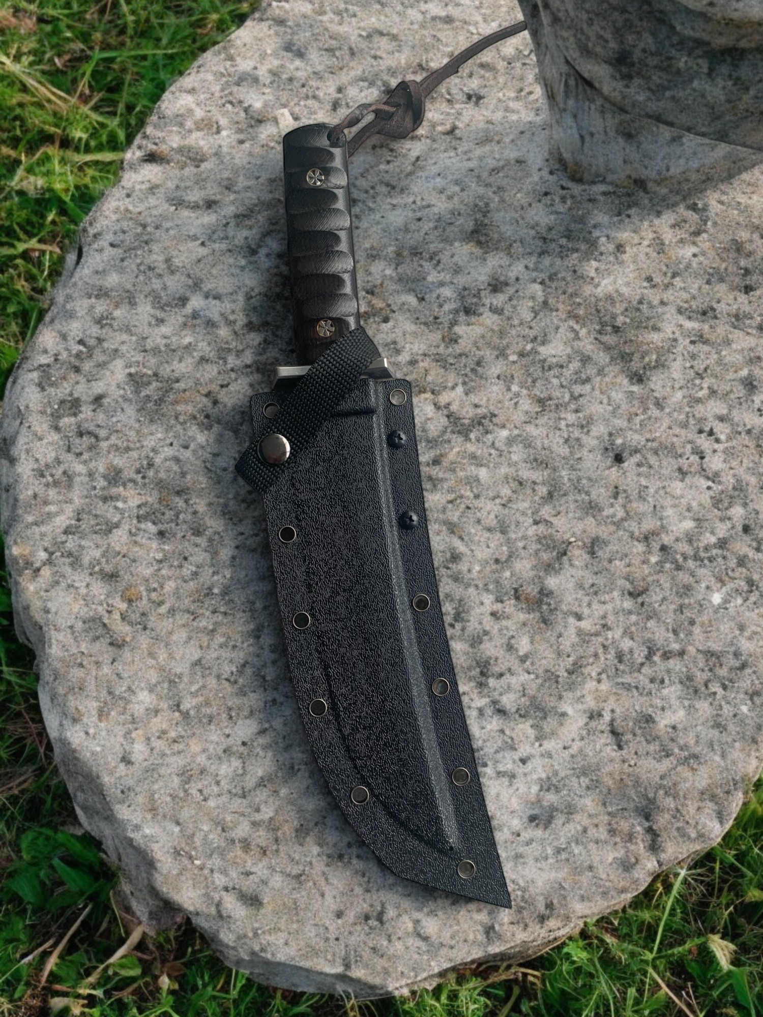 Тактически нож Todd Begg Design с емайлирано покритие и Kydex кания