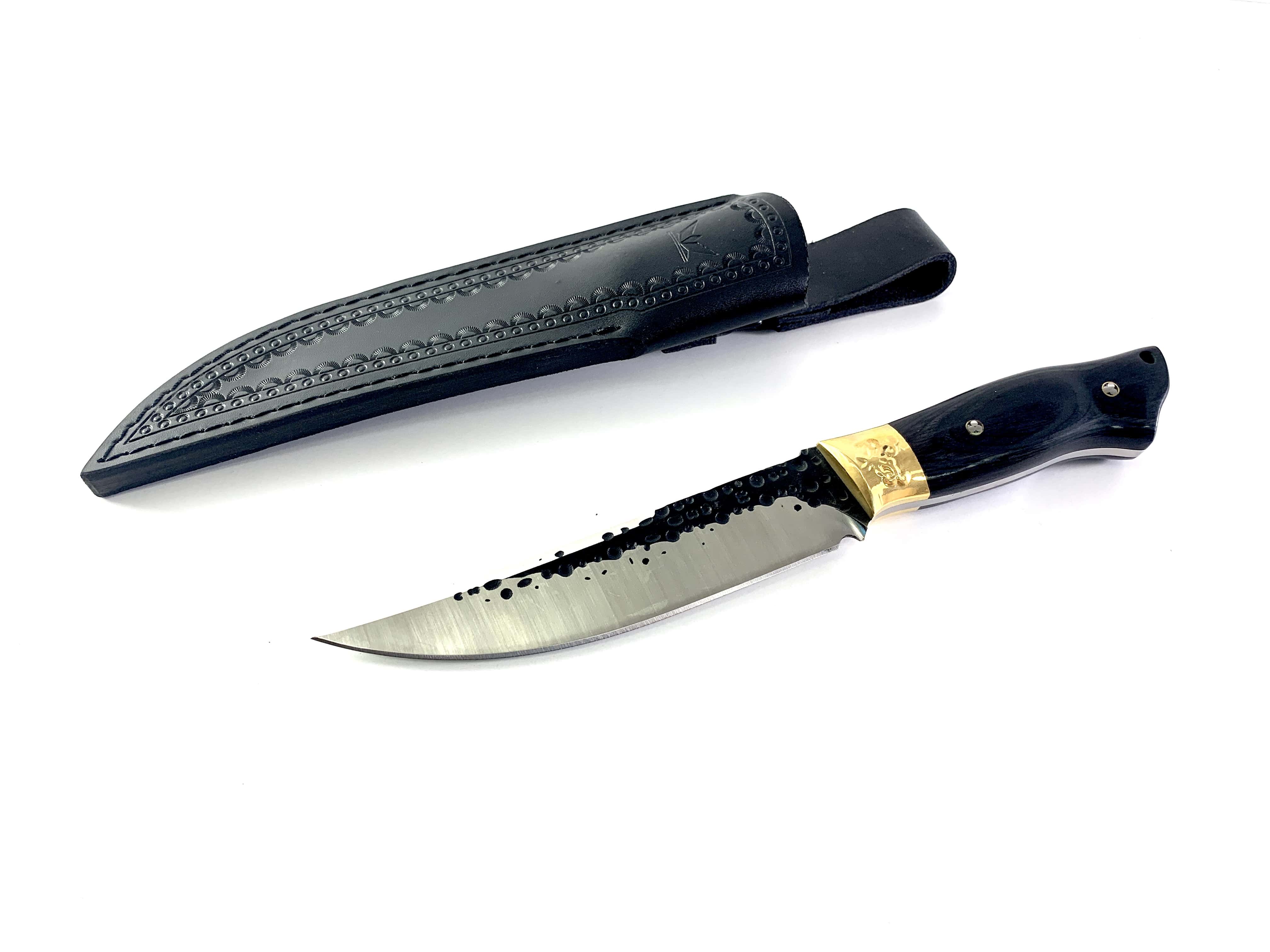 Ловен нож с черна кожена кания от естествена телешка кожа