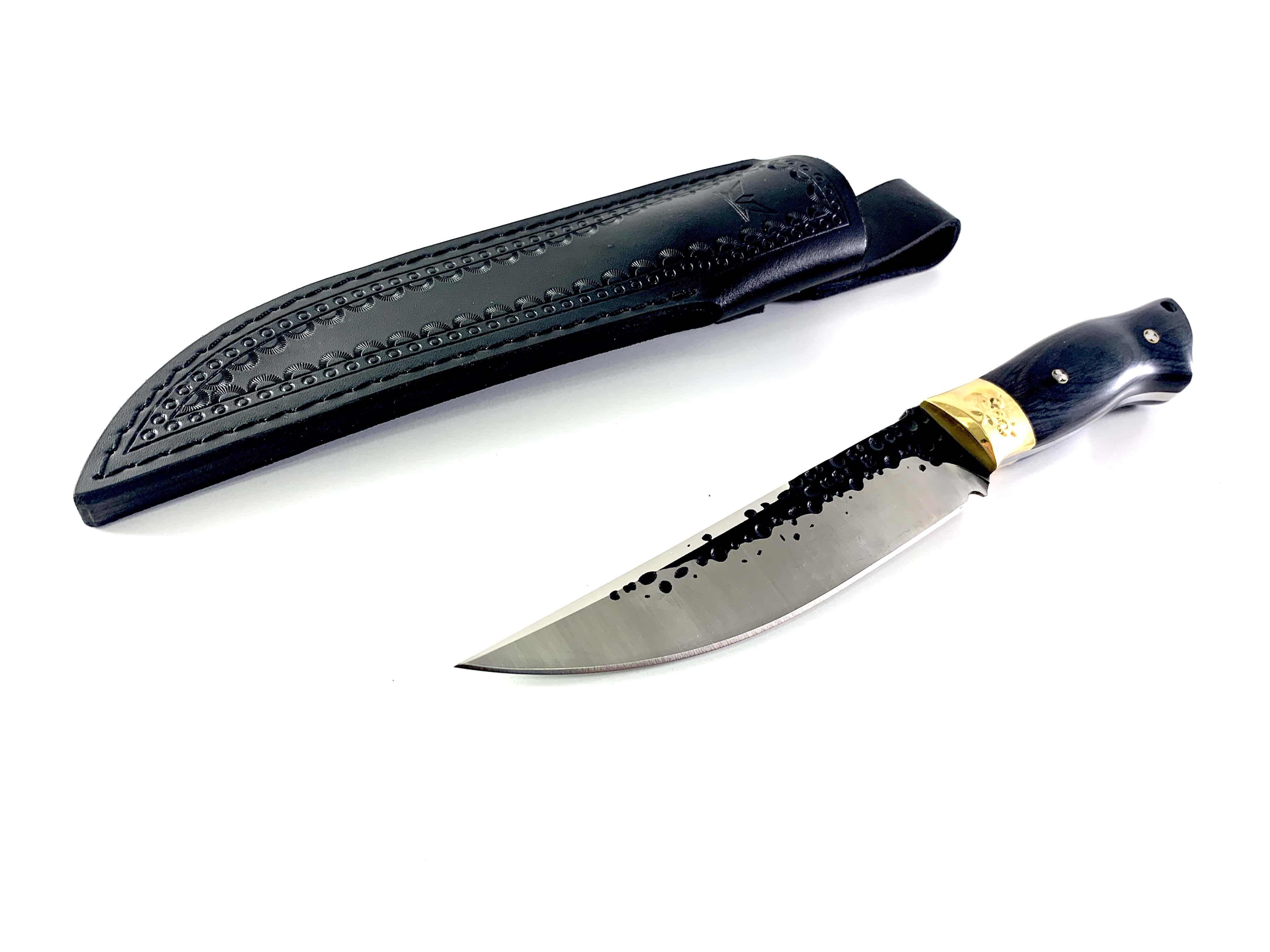 Ловен нож с черна кожена кания от естествена телешка кожа