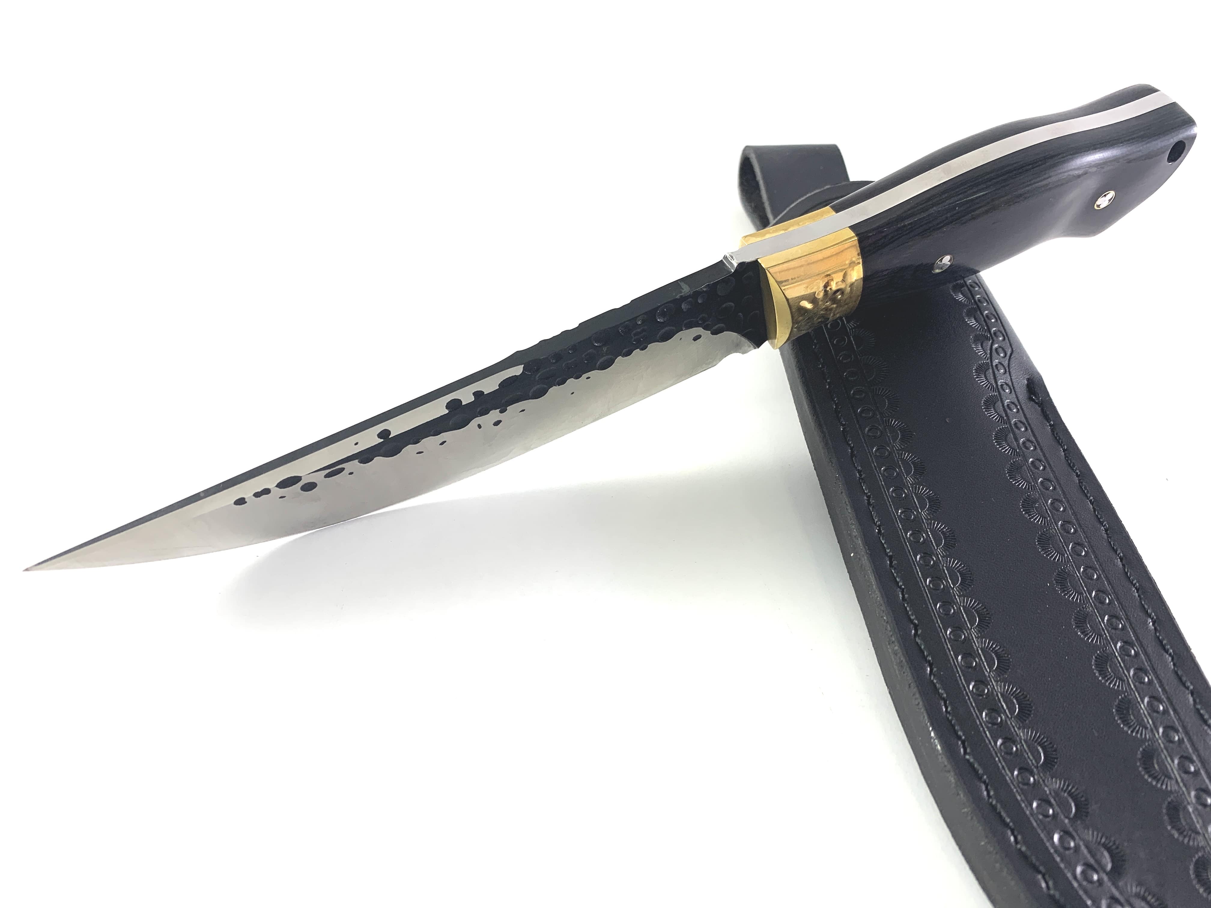 Ловен нож с черна кожена кания от естествена телешка кожа