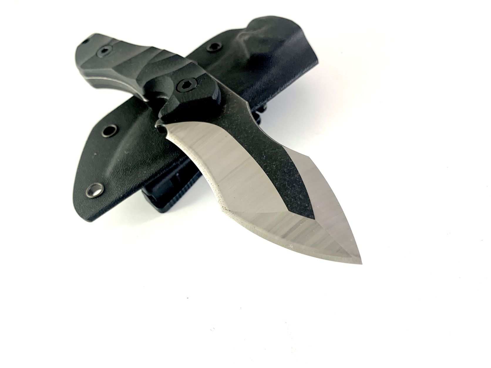 Компактен нож с черна кания от Kydex