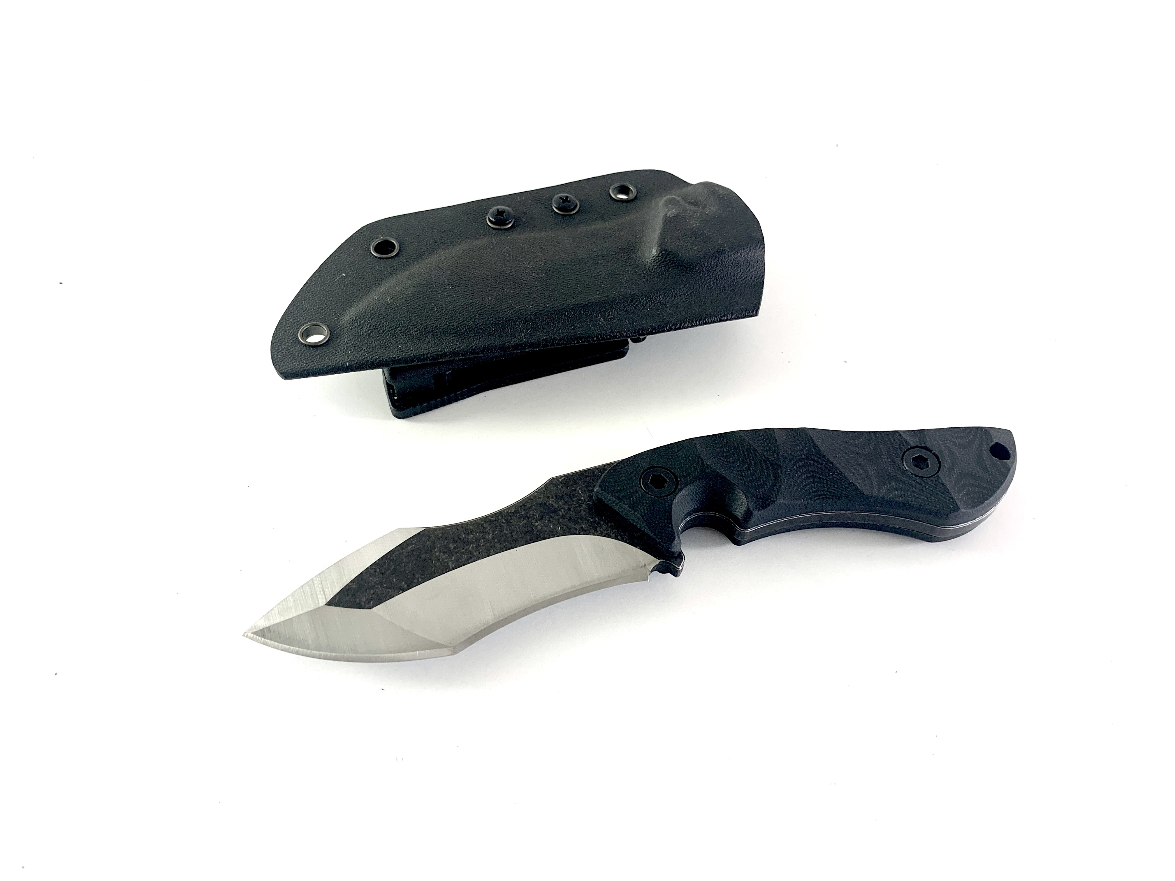 Компактен нож с черна кания от Kydex