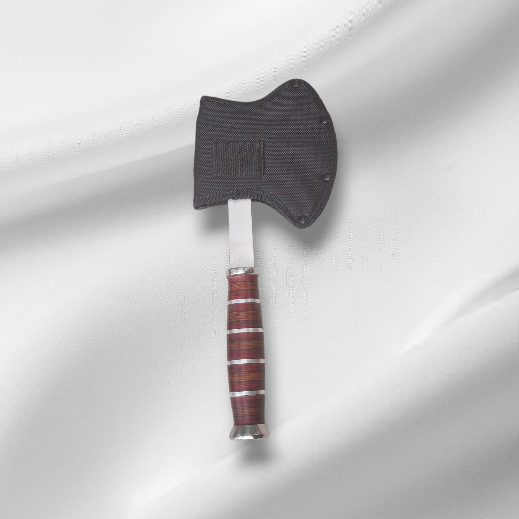 Брадвичка с черен калъф и дръжка с кожени и метални пръстени