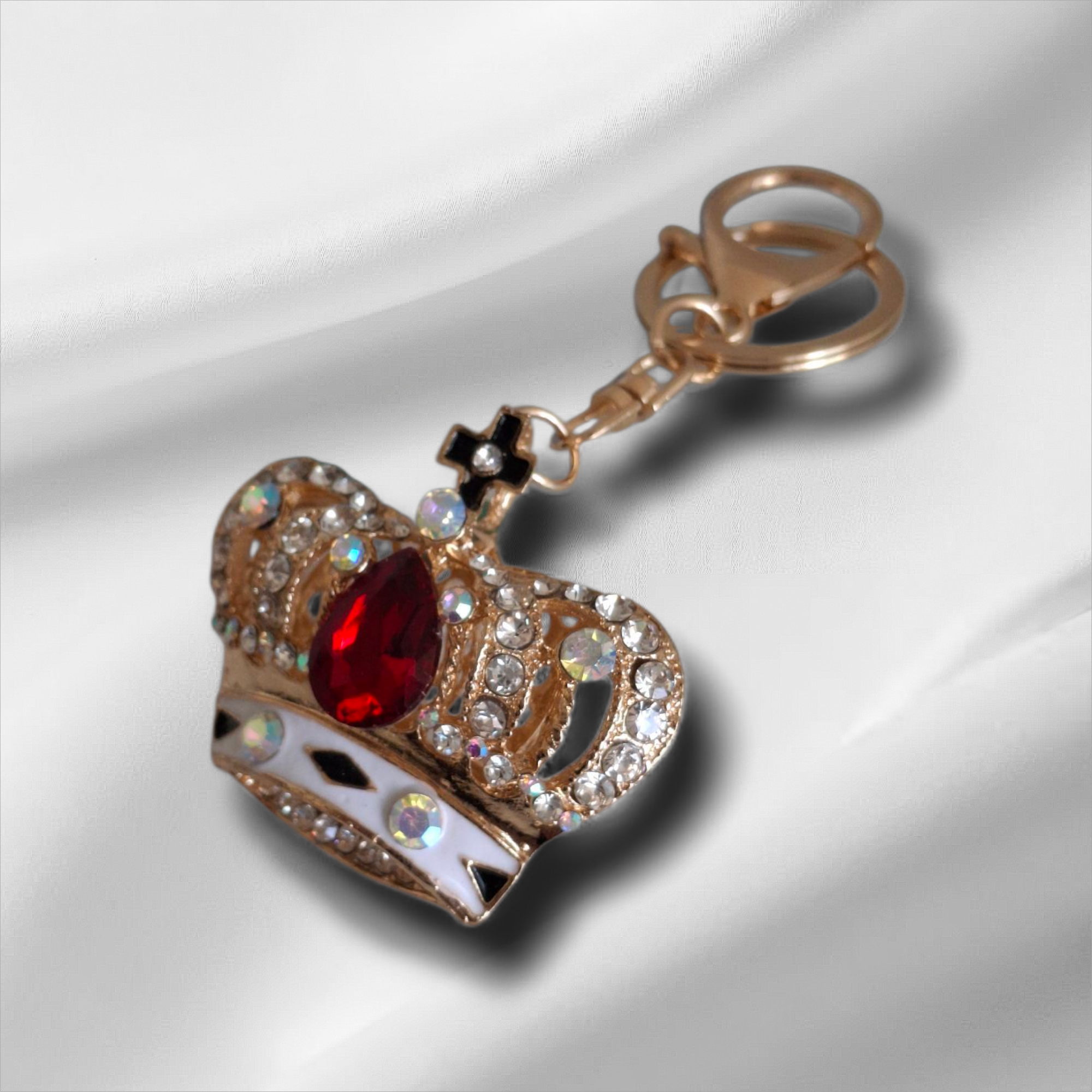 Бляскав дамски аксесоар с кристали