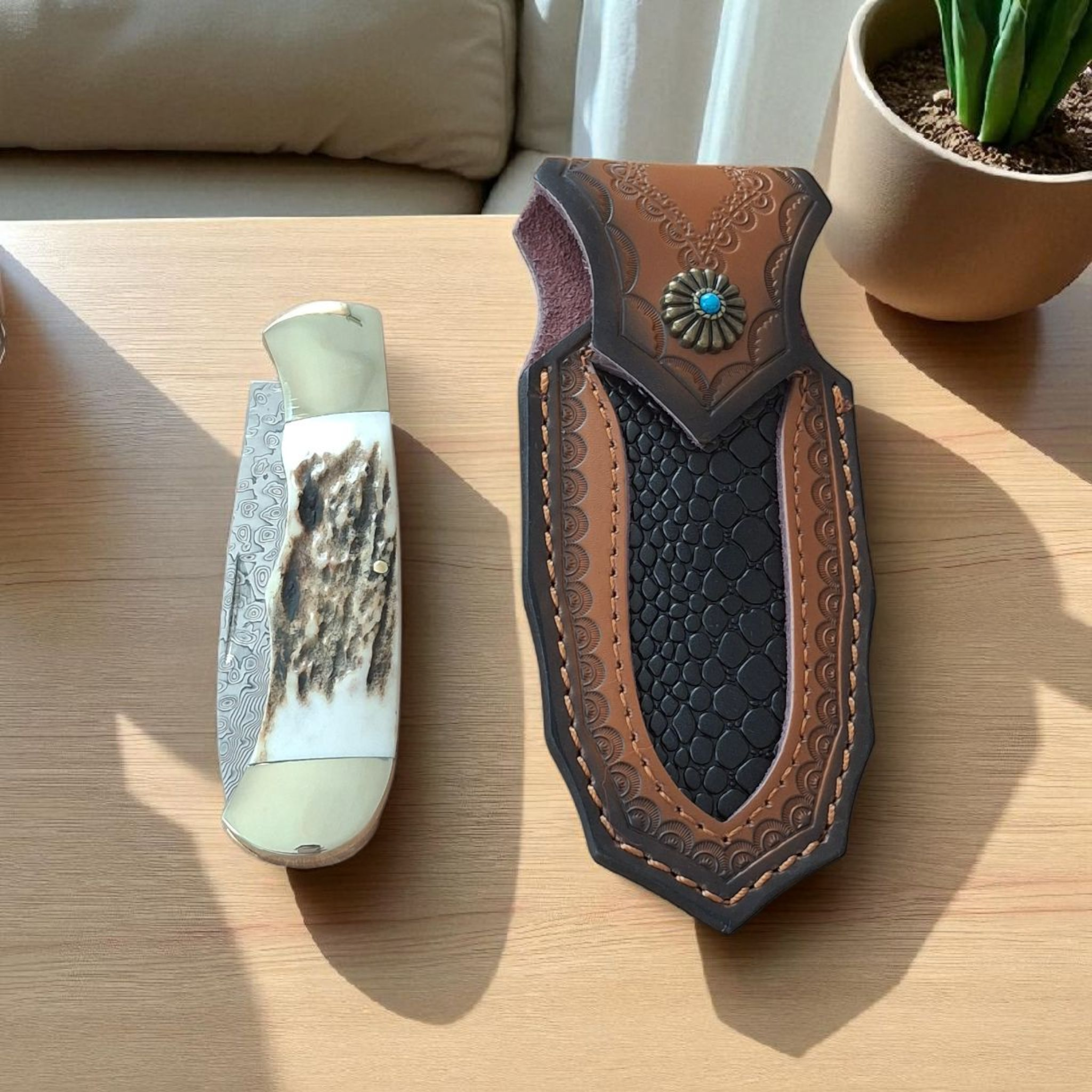 Сгъваем нож Forest Antler 195 с отворено дамасково острие и кожена кания