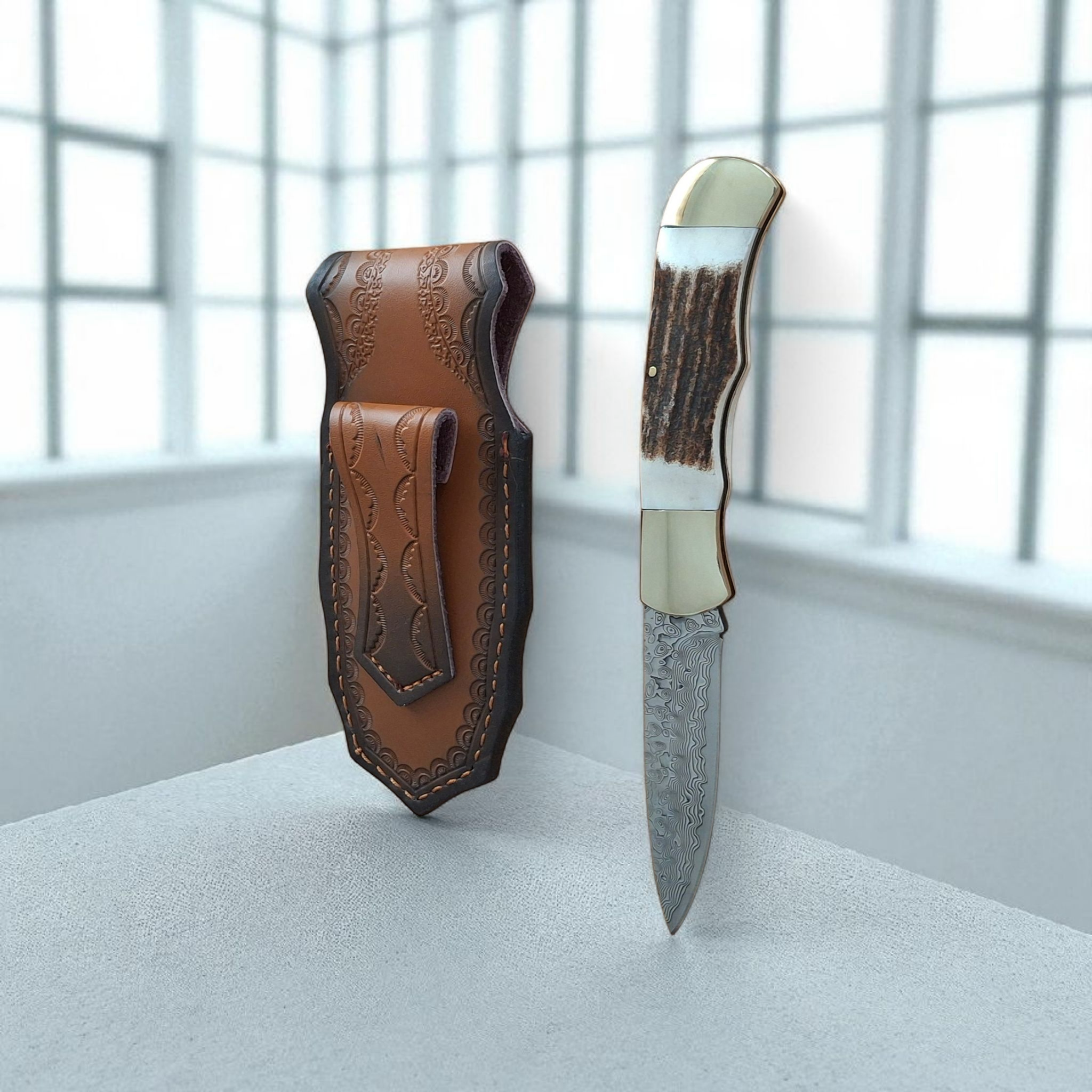 Сгъваем нож Forest Antler 195 с отворено дамасково острие и кожена кания