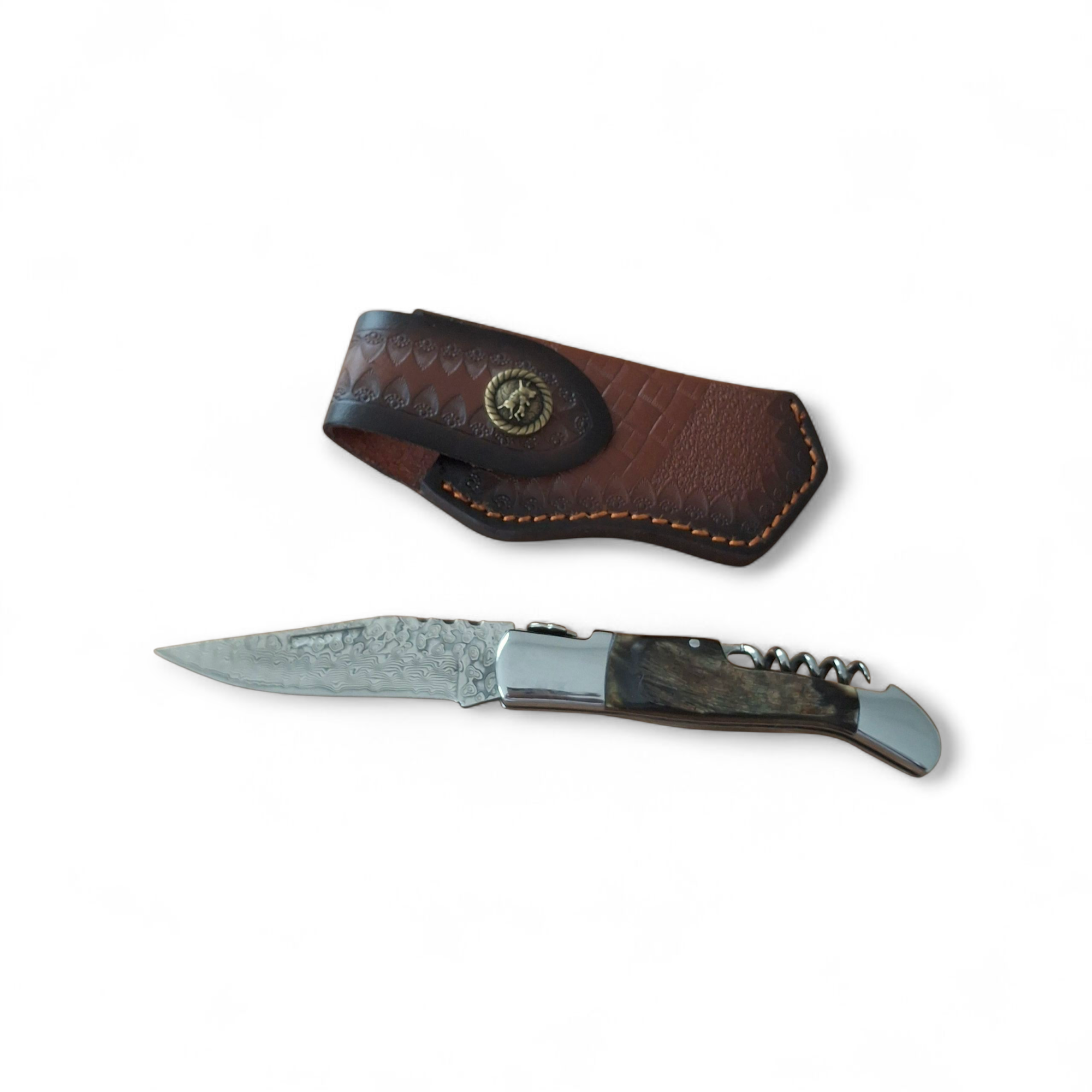 Нож Hunter Crown 210 с дамасково острие и кожен калъф – изглед на бял фон