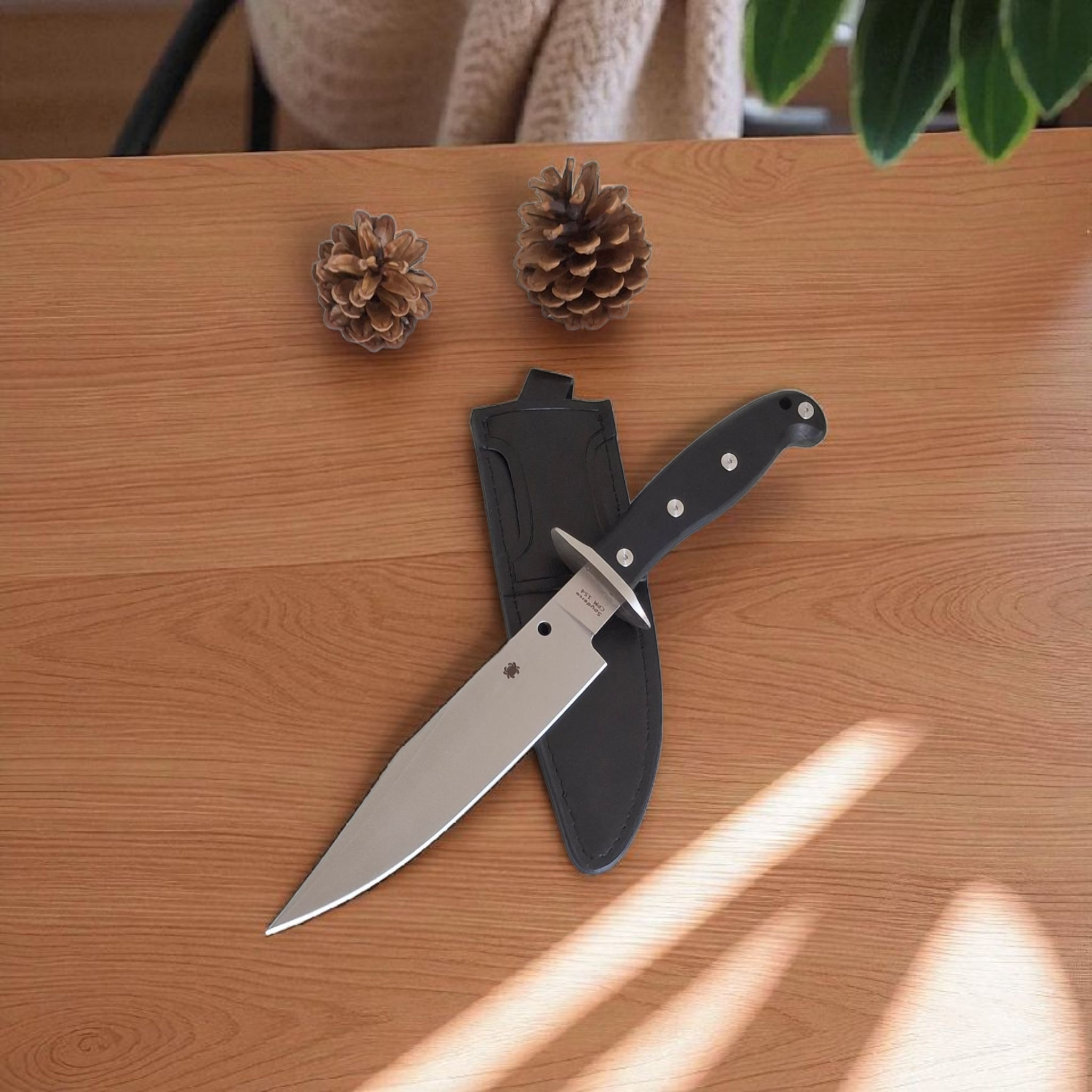 Ловен нож Vex Gear Black Respekt Bowie с кания от еко кожа – изглед отпред